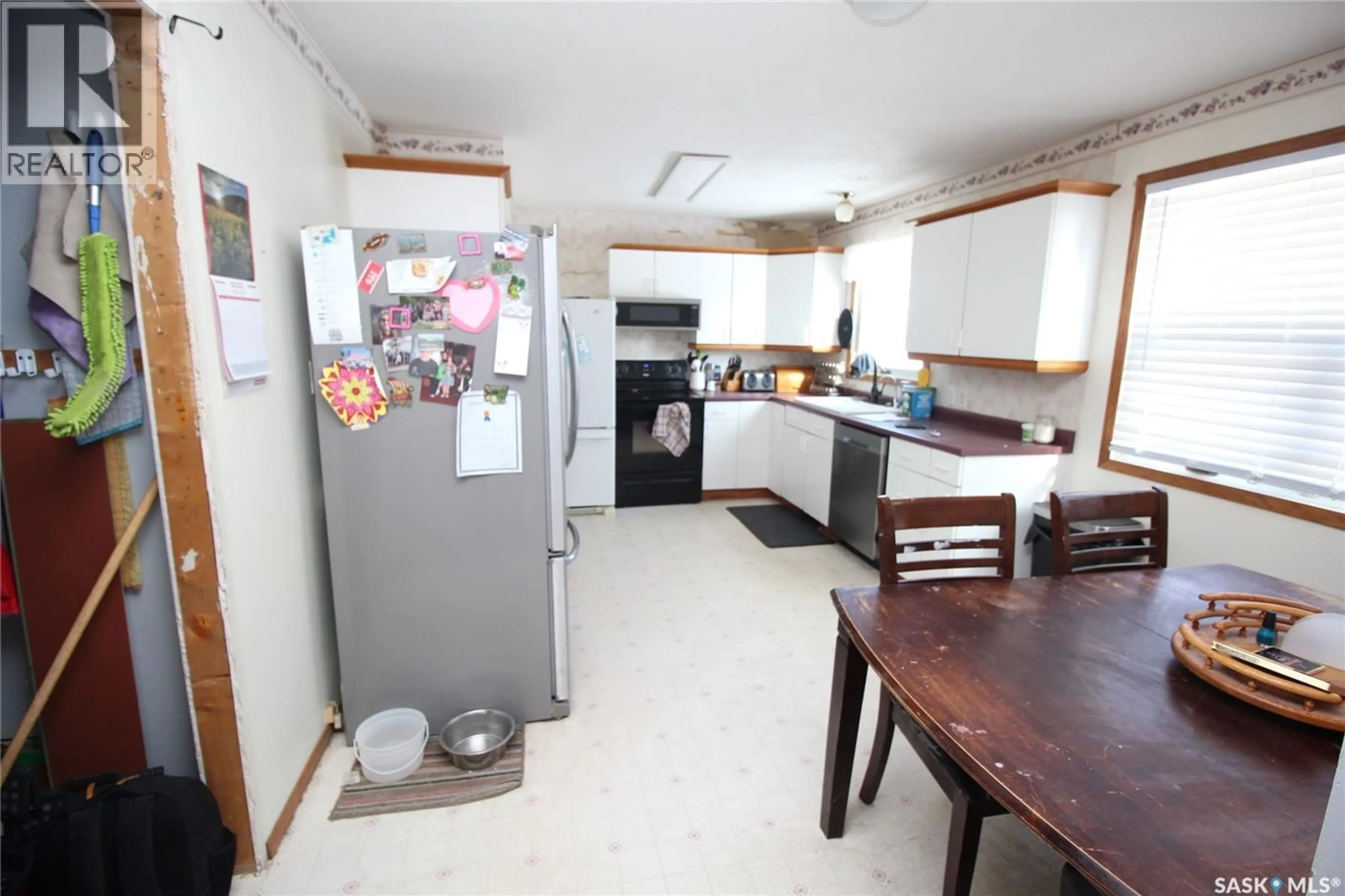 Standard kitchen, unknown for 800 ROBISON STREET, Indian Head Saskatchewan S0G2K0