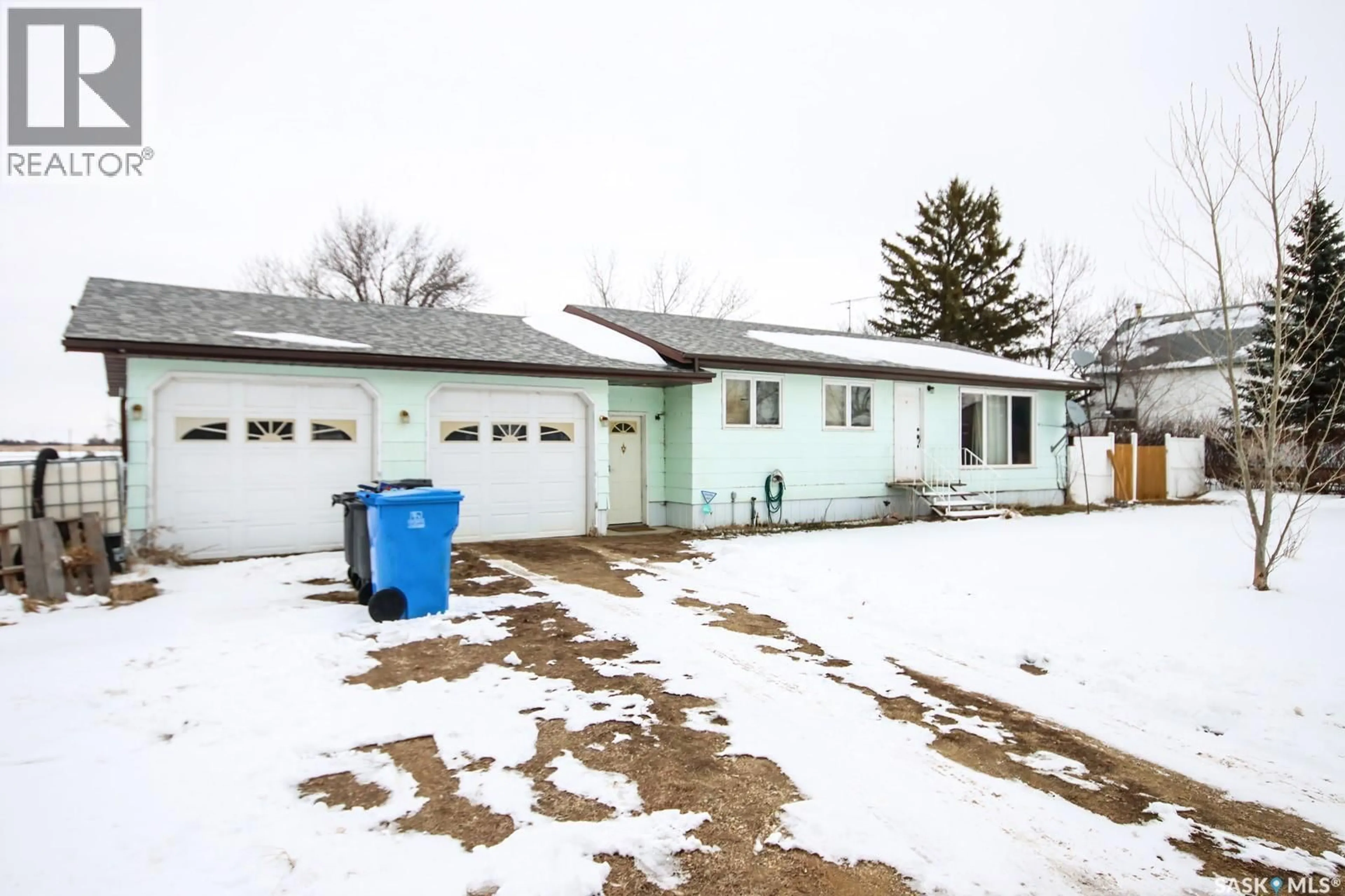 Unknown for 560 TALLMAN STREET, Macoun Saskatchewan S0C1P0