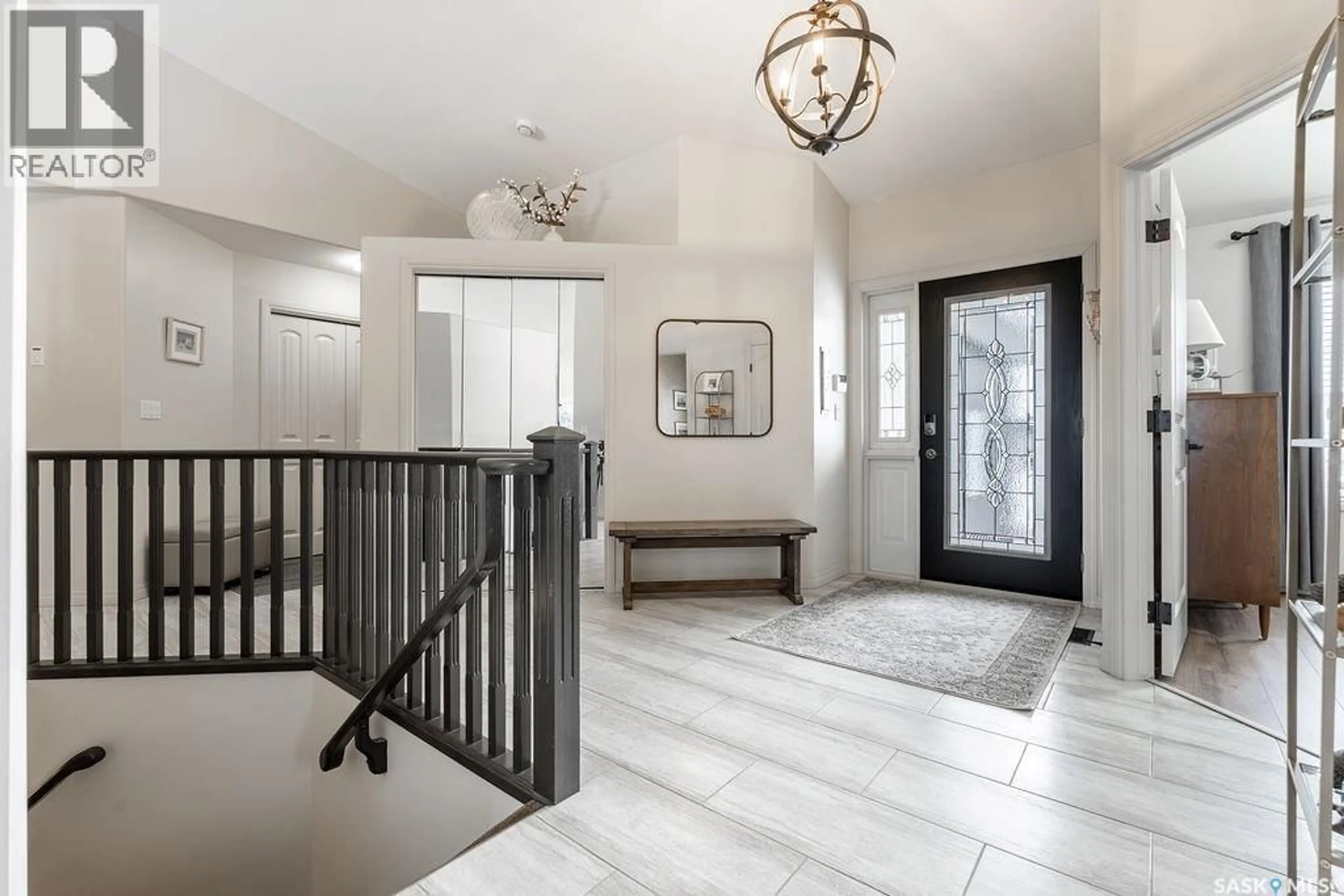 Indoor entryway for 330 POBRAN CRESCENT, Saskatoon Saskatchewan S7S1L4