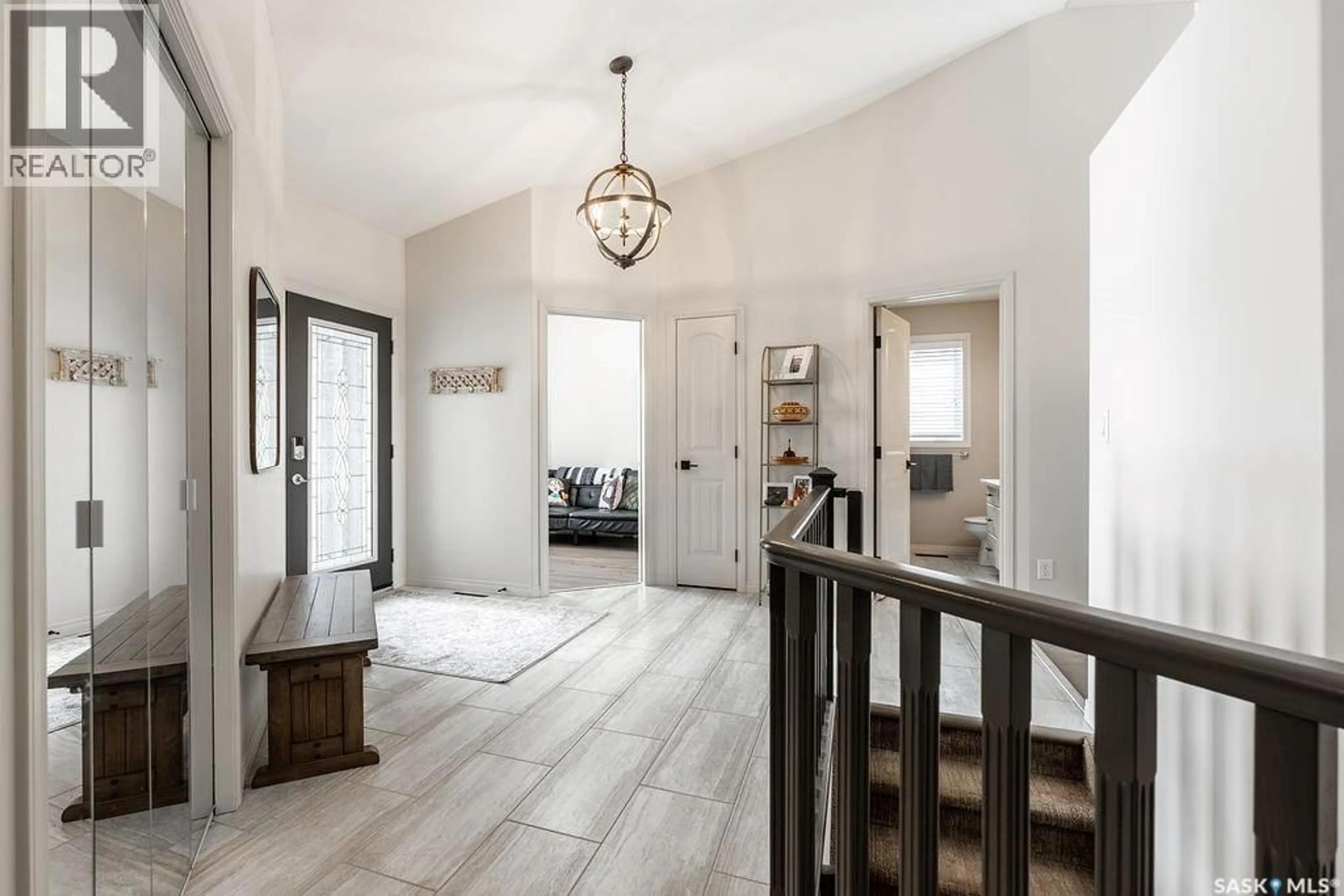 Indoor entryway for 330 POBRAN CRESCENT, Saskatoon Saskatchewan S7S1L4