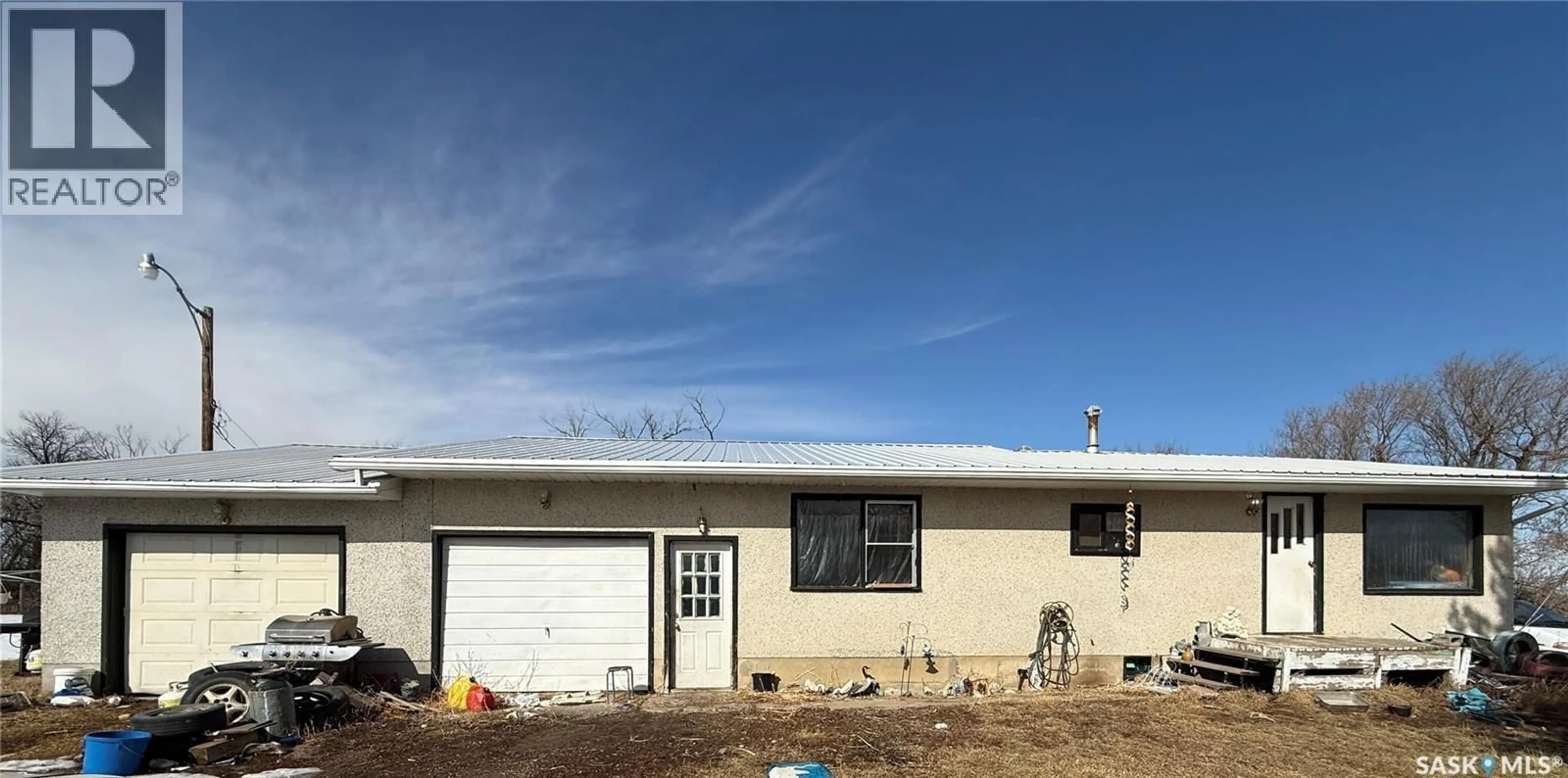 Home with vinyl exterior material, street for Glenside Rm No. 377 Saskatchewan S0K4B0