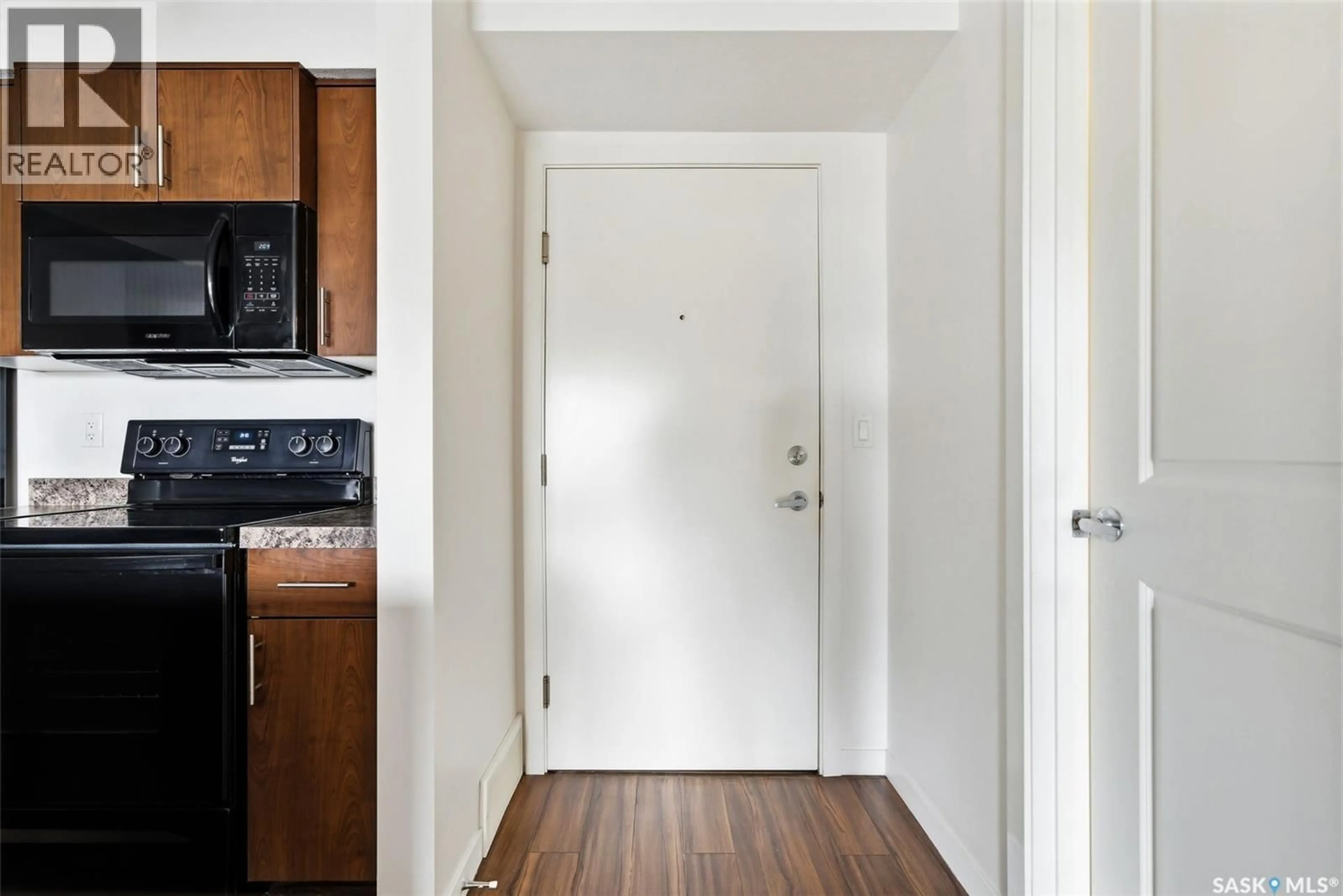 Indoor entryway for 5500 - 1106 MITCHINSON WAY, Regina Saskatchewan S4W0N9