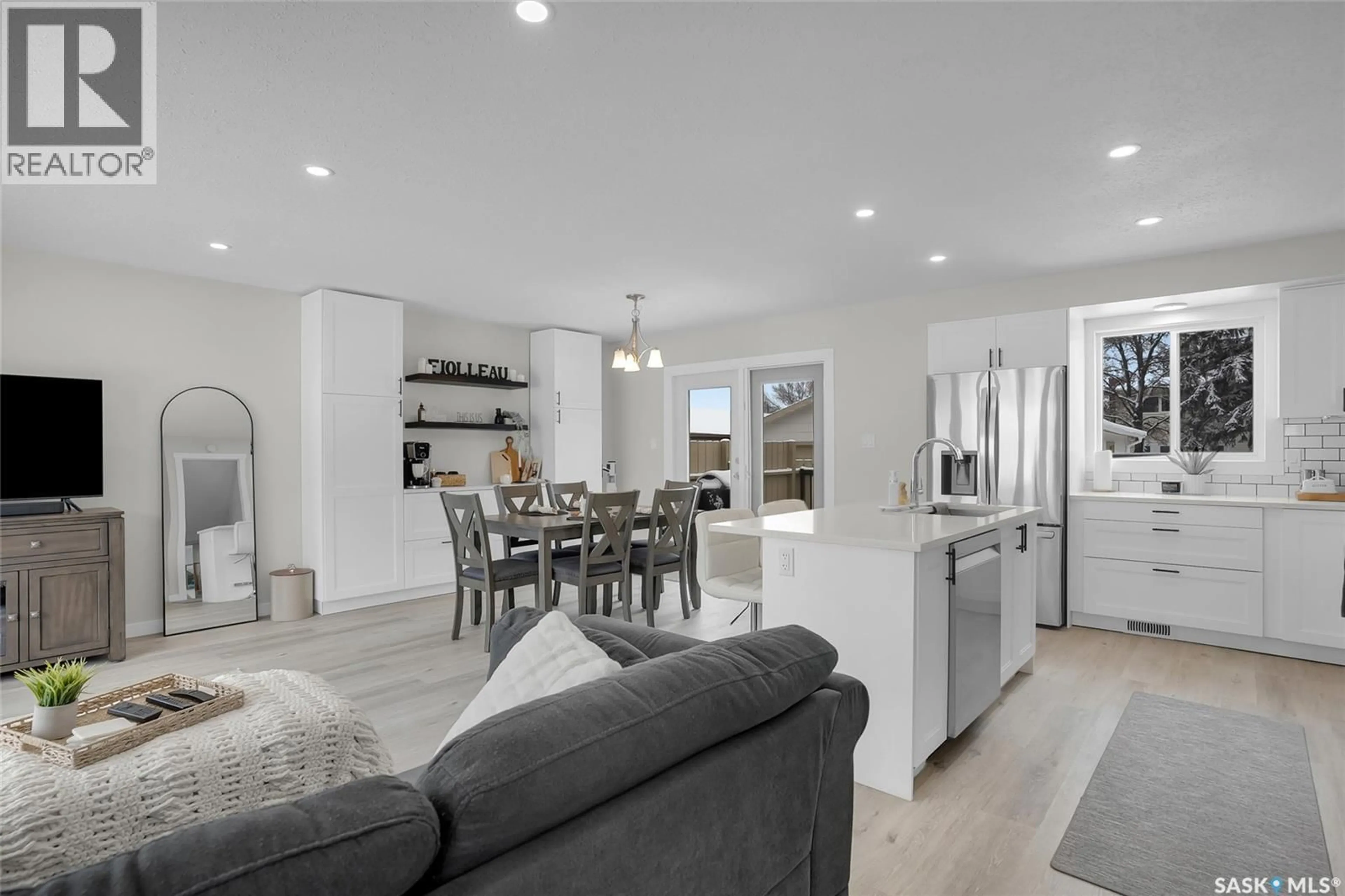 Open concept kitchen, unknown for 283 DAVID KNIGHT CRESCENT, Saskatoon Saskatchewan S7K5L7