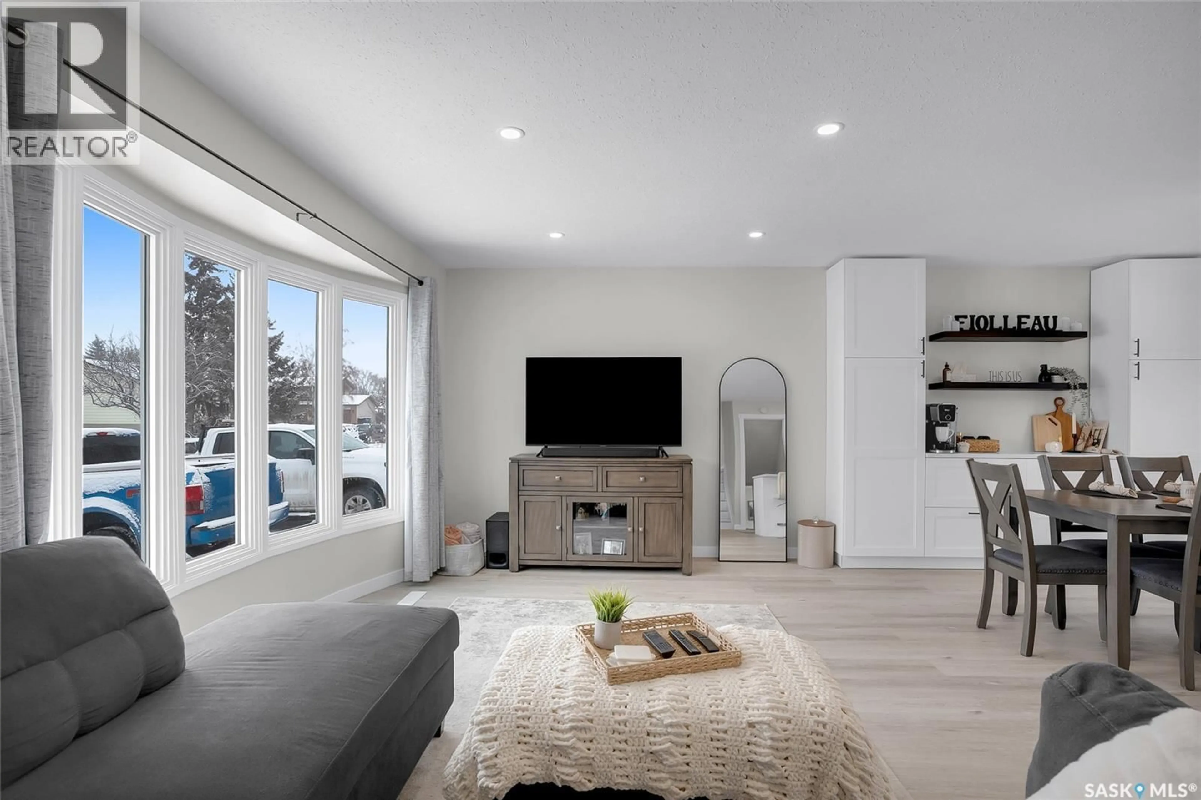 Living room with furniture, unknown for 283 DAVID KNIGHT CRESCENT, Saskatoon Saskatchewan S7K5L7