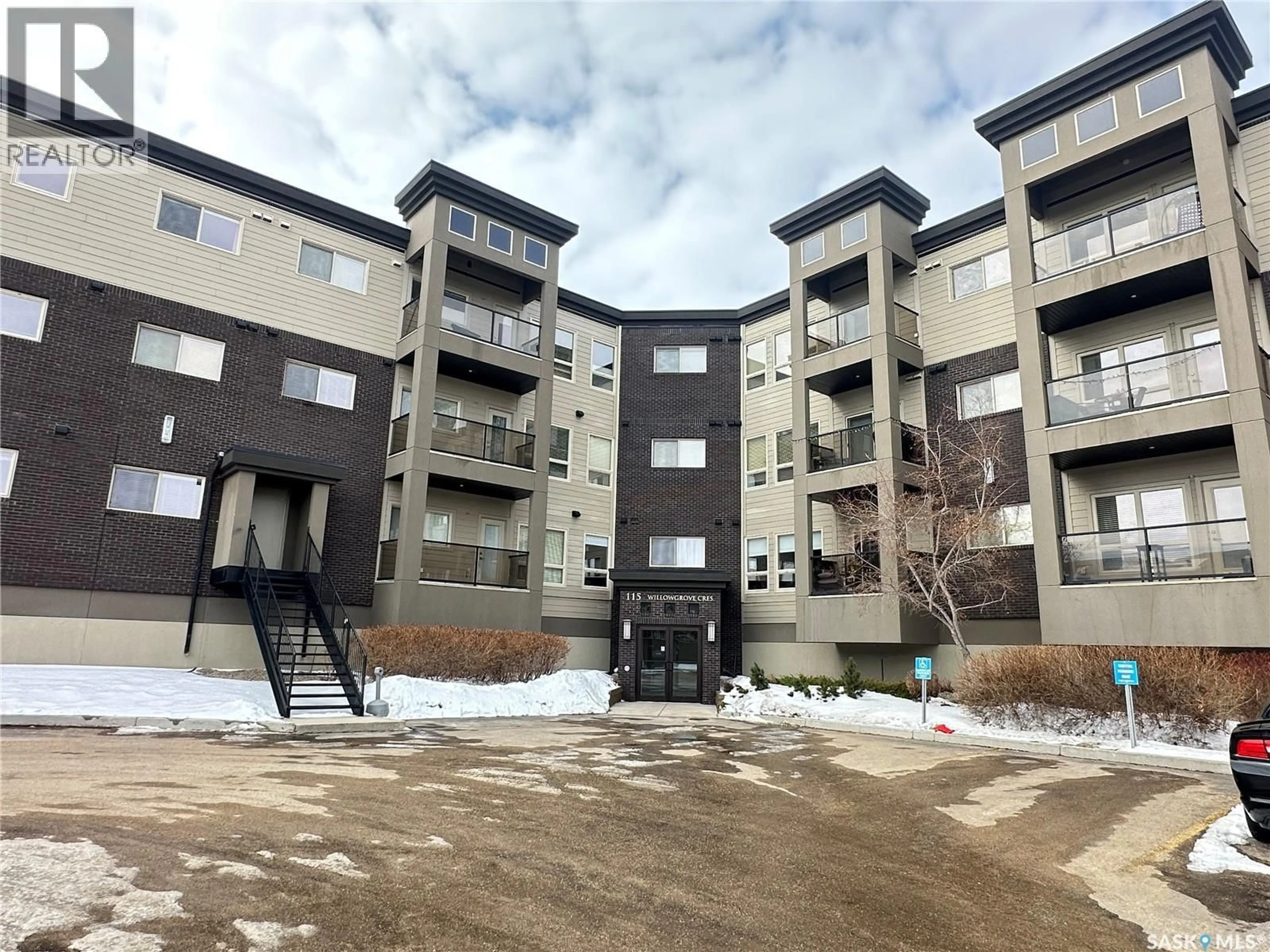 A pic from outside/outdoor area/front of a property/back of a property/a pic from drone, building for 115 - 211 WILLOWGROVE CRESCENT, Saskatoon Saskatchewan S7H0M3