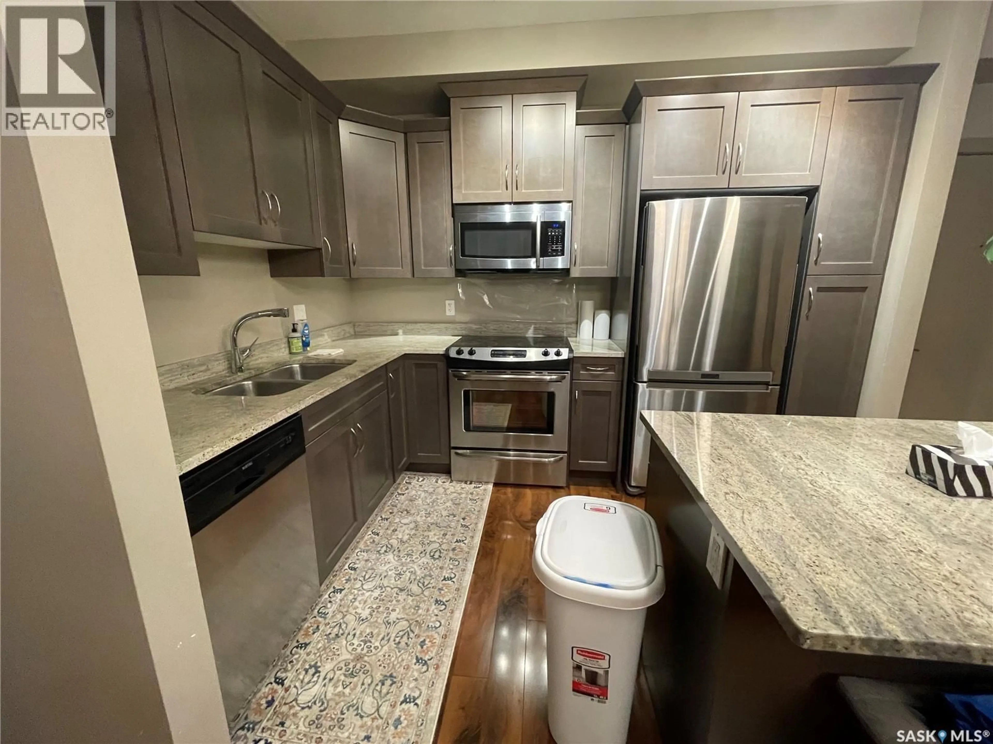 Standard kitchen, ceramic/tile floor for 115 - 211 WILLOWGROVE CRESCENT, Saskatoon Saskatchewan S7H0M3