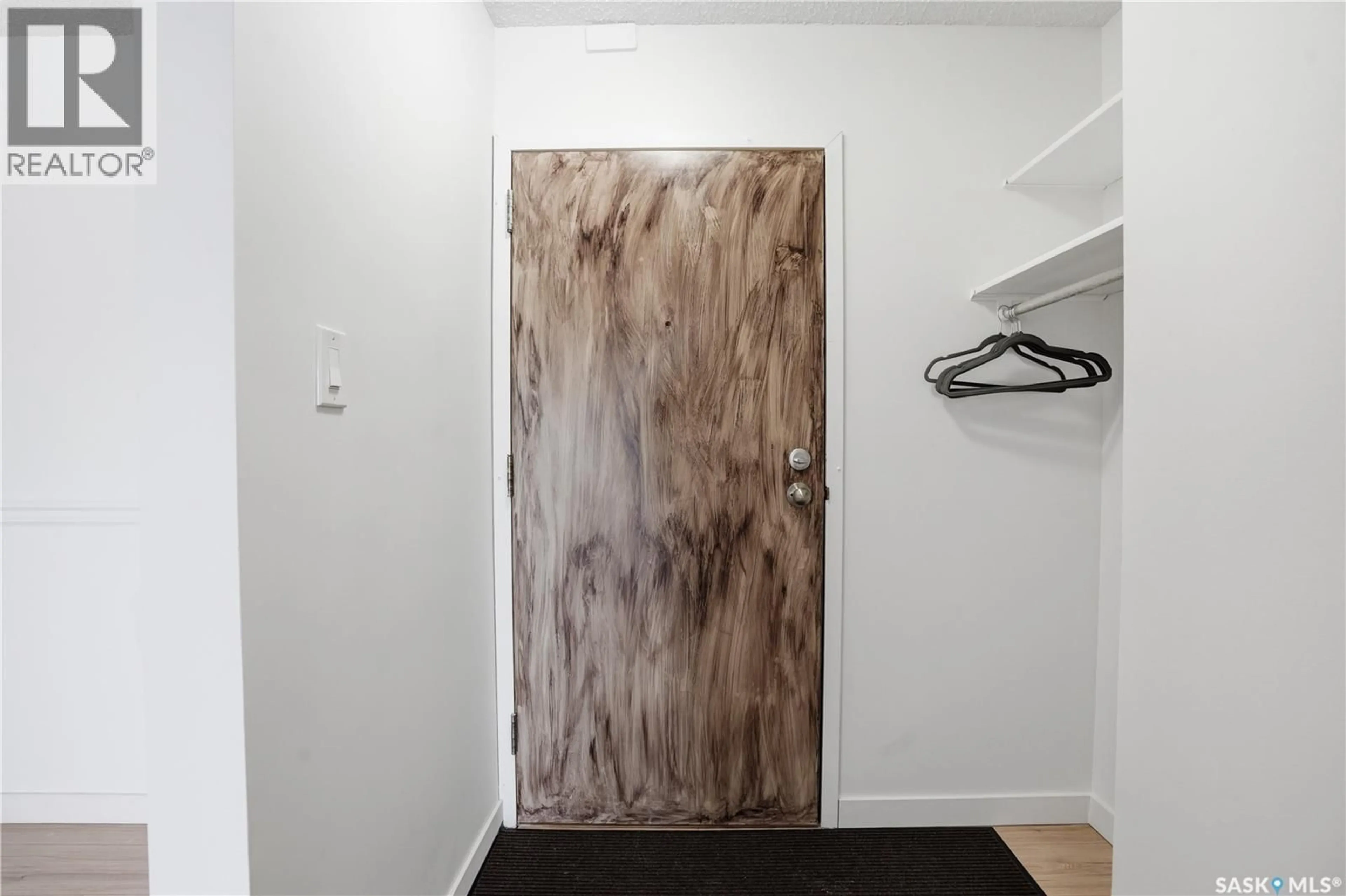 Indoor entryway for 205 - 423 TAIT COURT, Saskatoon Saskatchewan S7H5L3