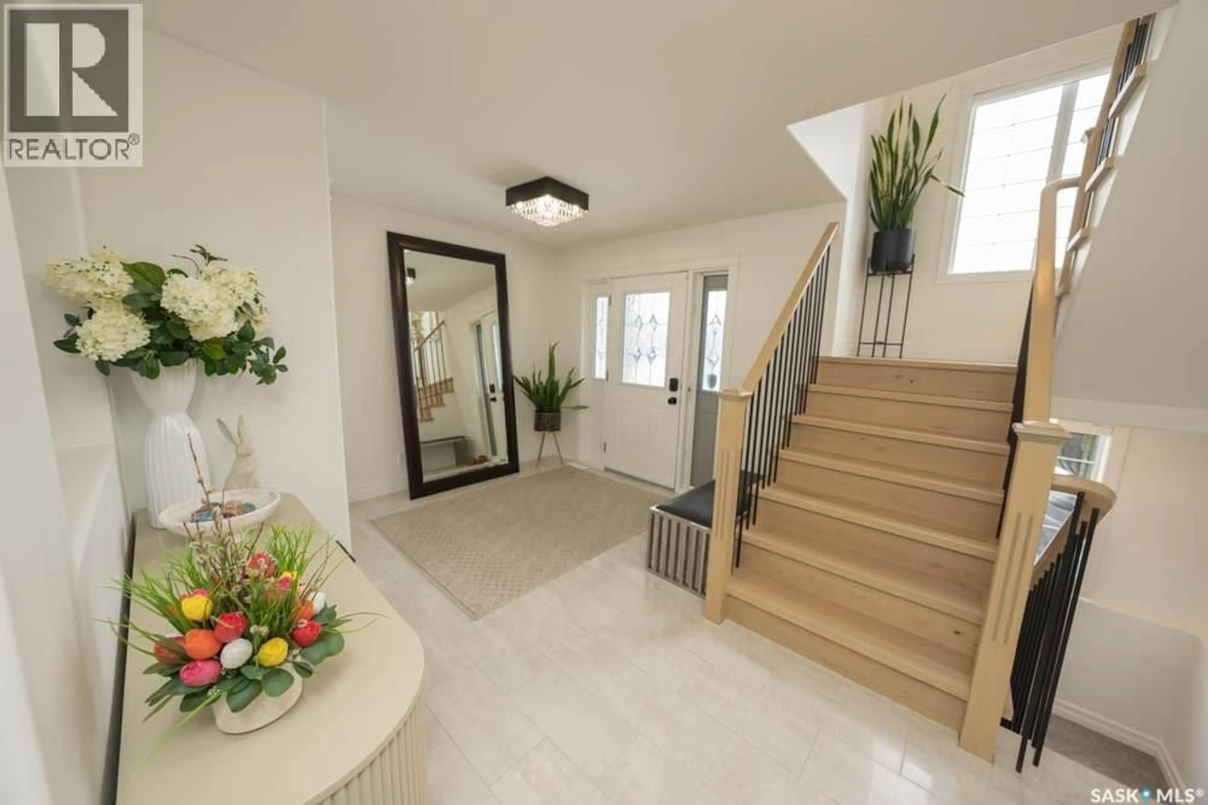 Indoor foyer for 143 PICKARD BAY, Saskatoon Saskatchewan S7W0G8