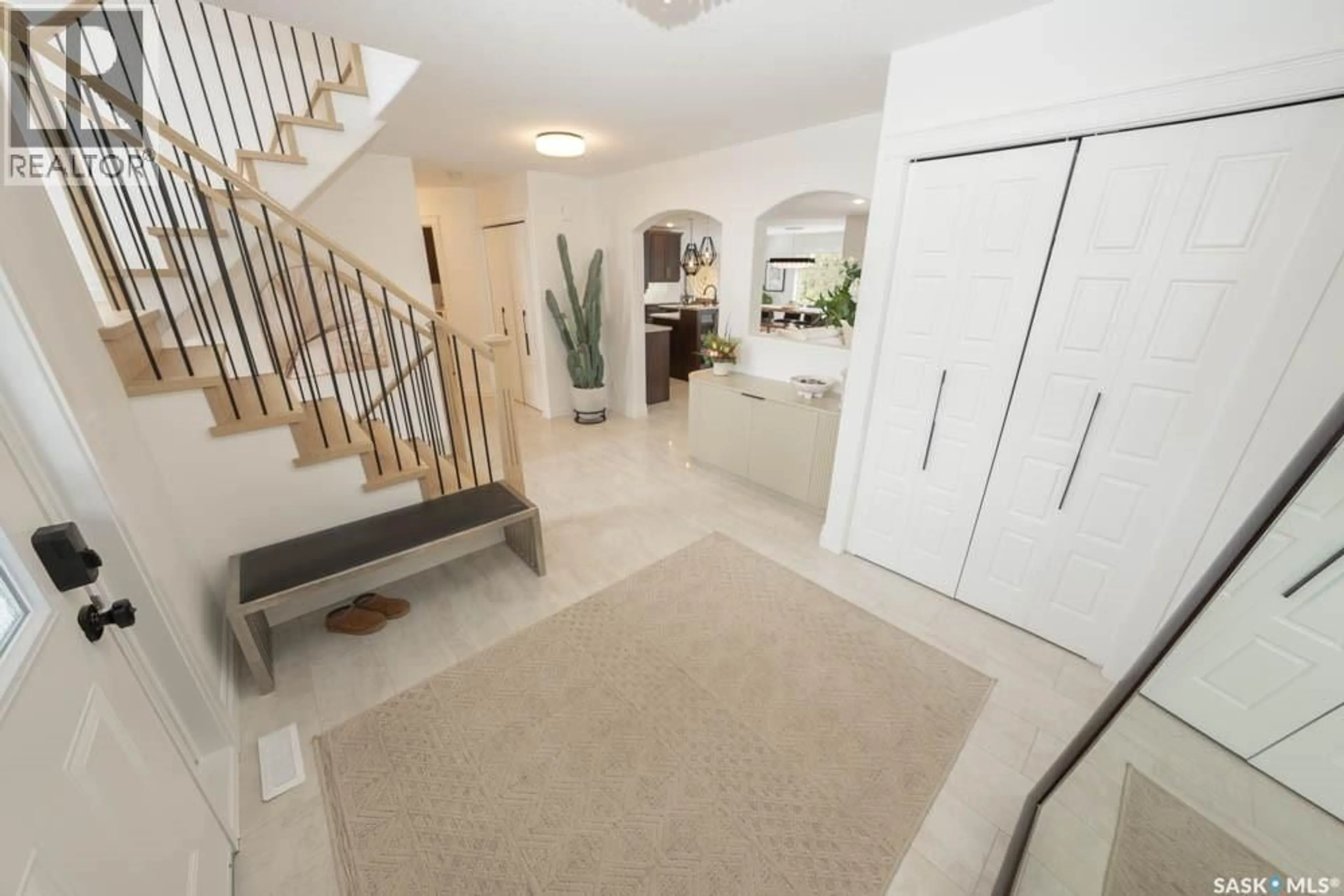 Indoor entryway for 143 PICKARD BAY, Saskatoon Saskatchewan S7W0G8