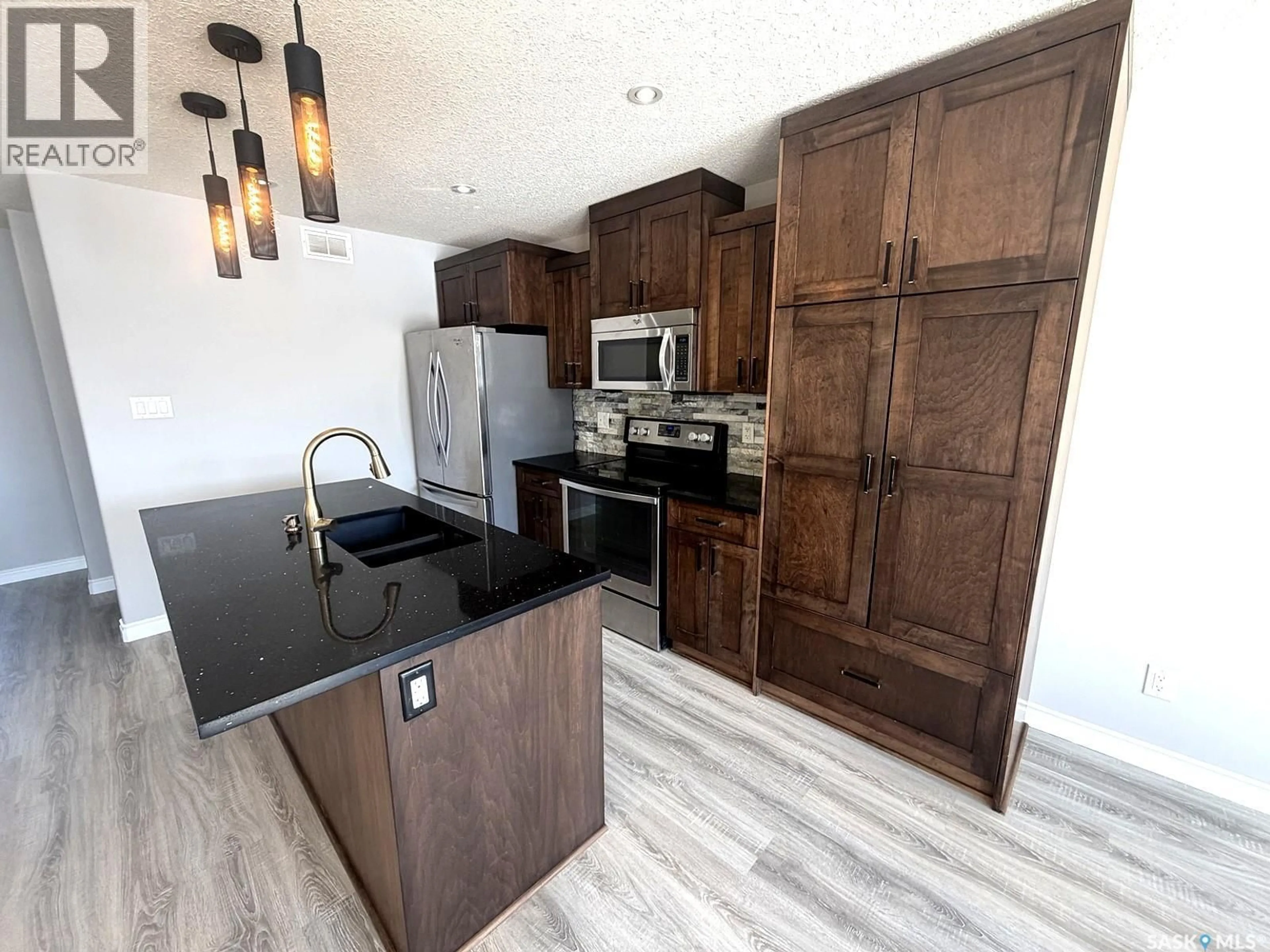 Open concept kitchen, unknown for 103 PLAINS CIRCLE, Pilot Butte Saskatchewan S0G3Z0