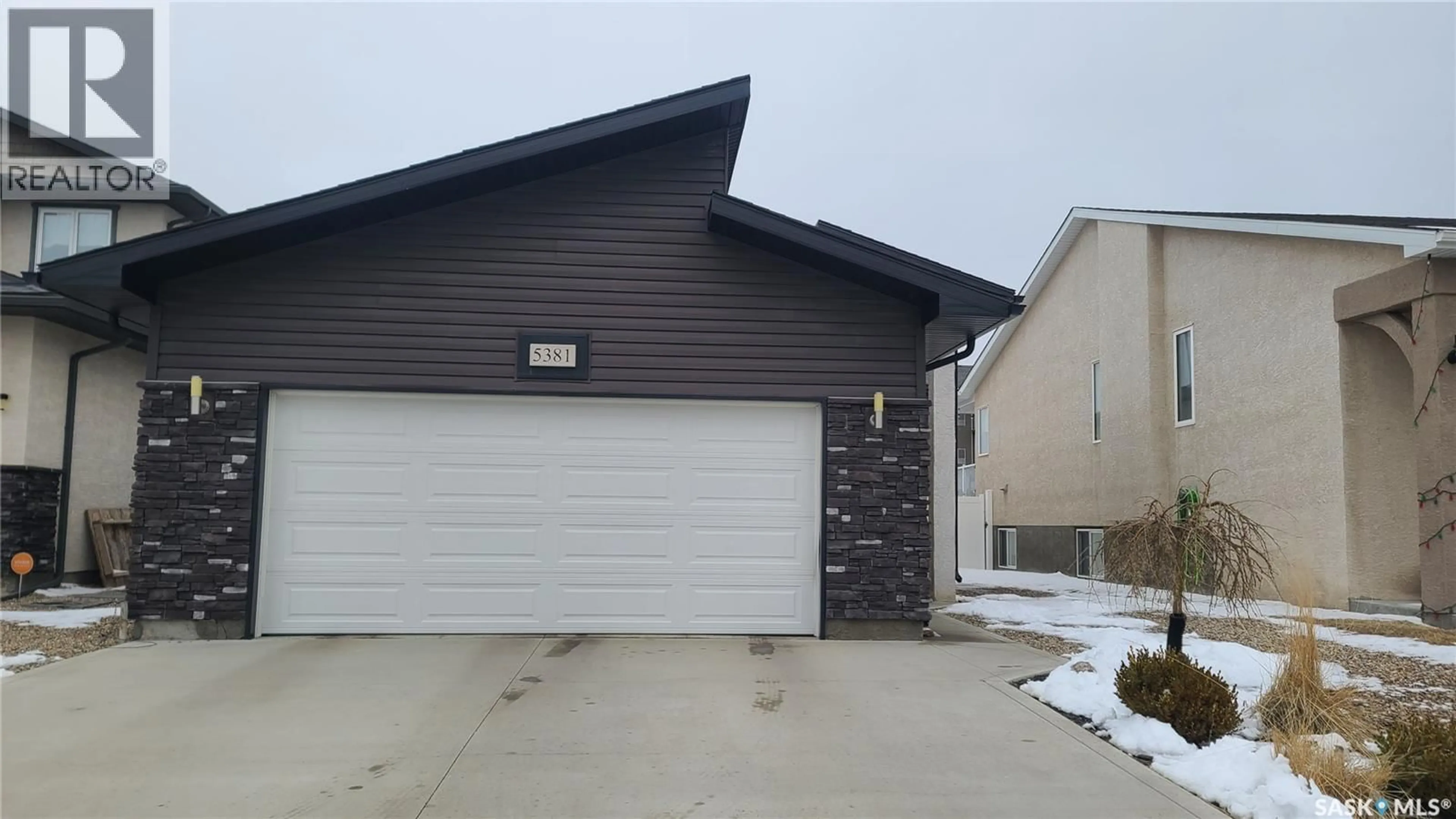 Indoor garage for 5381 MCKENNA CRESCENT, Regina Saskatchewan S4W0G2