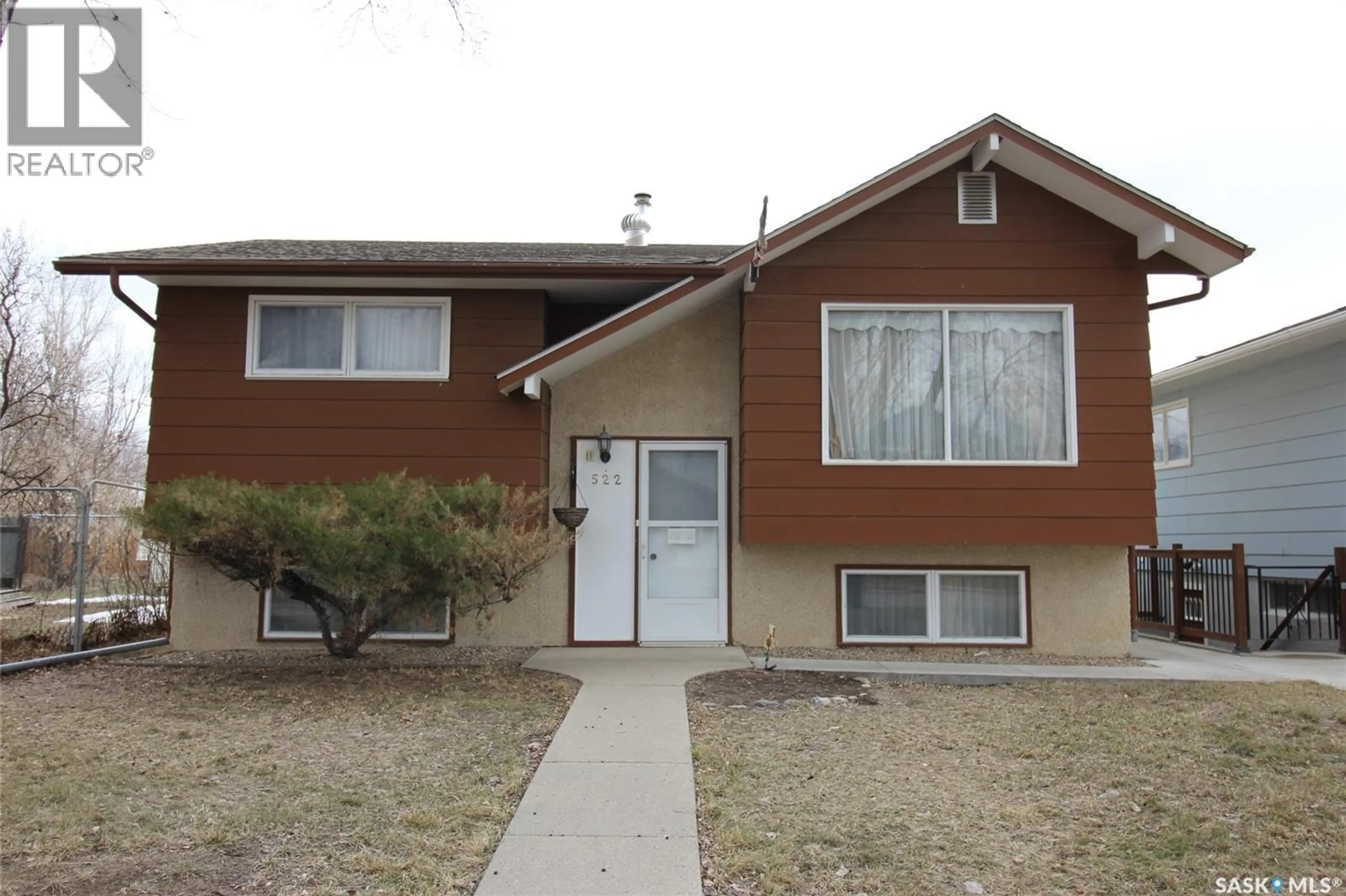 Home with vinyl exterior material, street for 522 4TH STREET, Shaunavon Saskatchewan S0N2M0