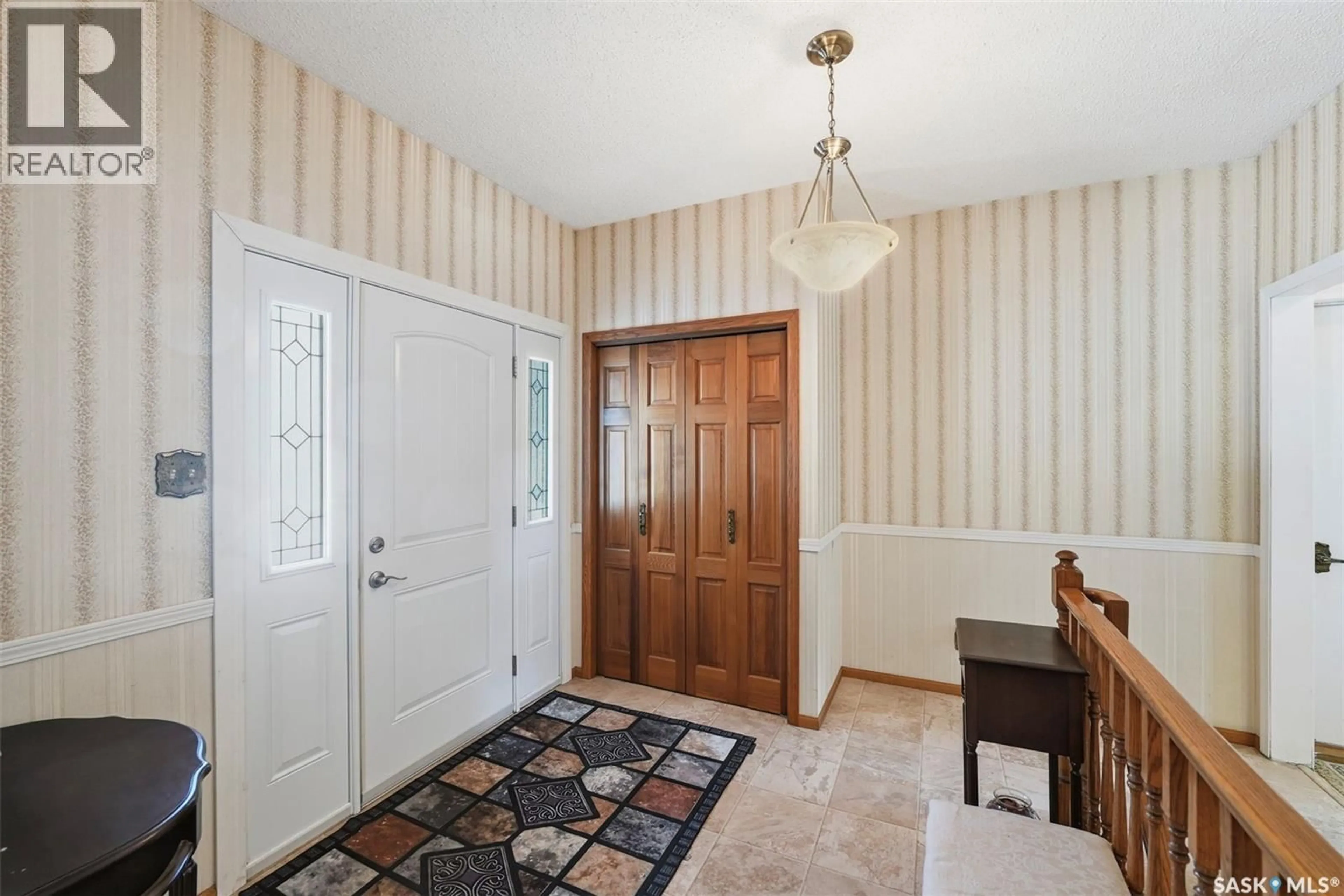 Indoor entryway for 431 SYLVIAN CRESCENT, Saskatoon Saskatchewan S7H5E8