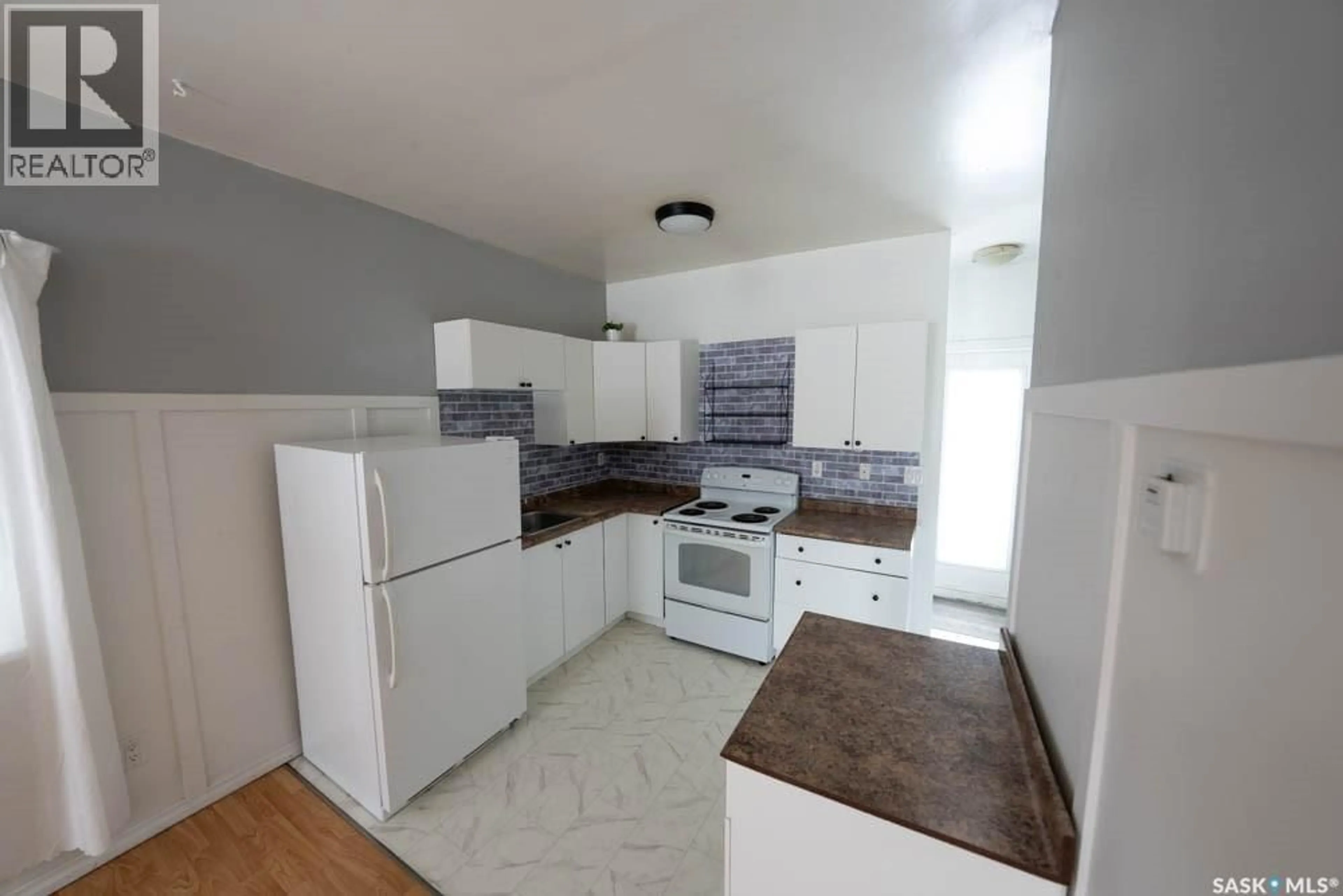 Standard kitchen, unknown for 808 & 810 31ST STREET, Saskatoon Saskatchewan S7L0R8