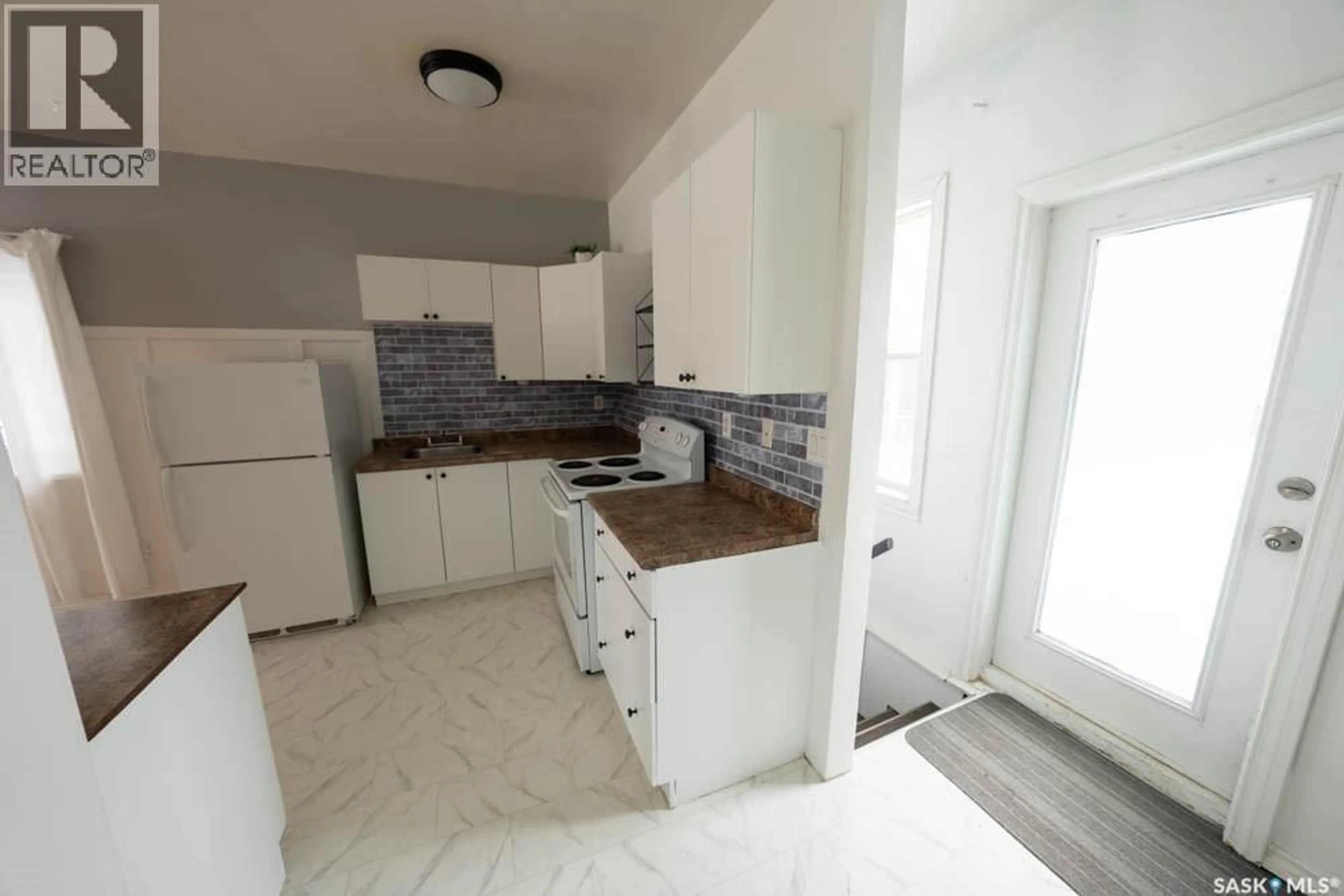 Standard kitchen, unknown for 808 & 810 31ST STREET, Saskatoon Saskatchewan S7L0R8