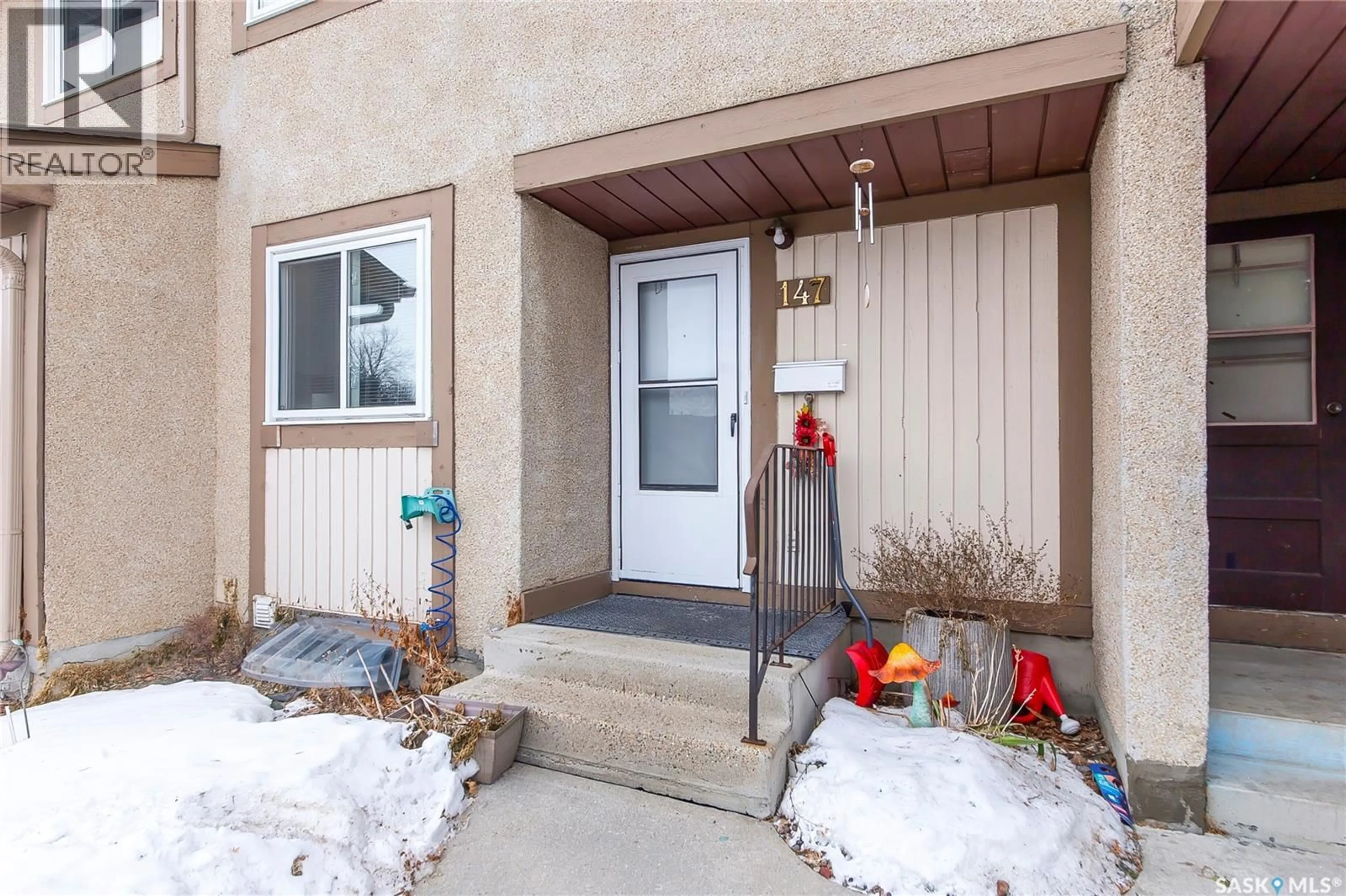 Indoor entryway for 147 1128 MCKERCHER DRIVE, Saskatoon Saskatchewan S7H4Y7