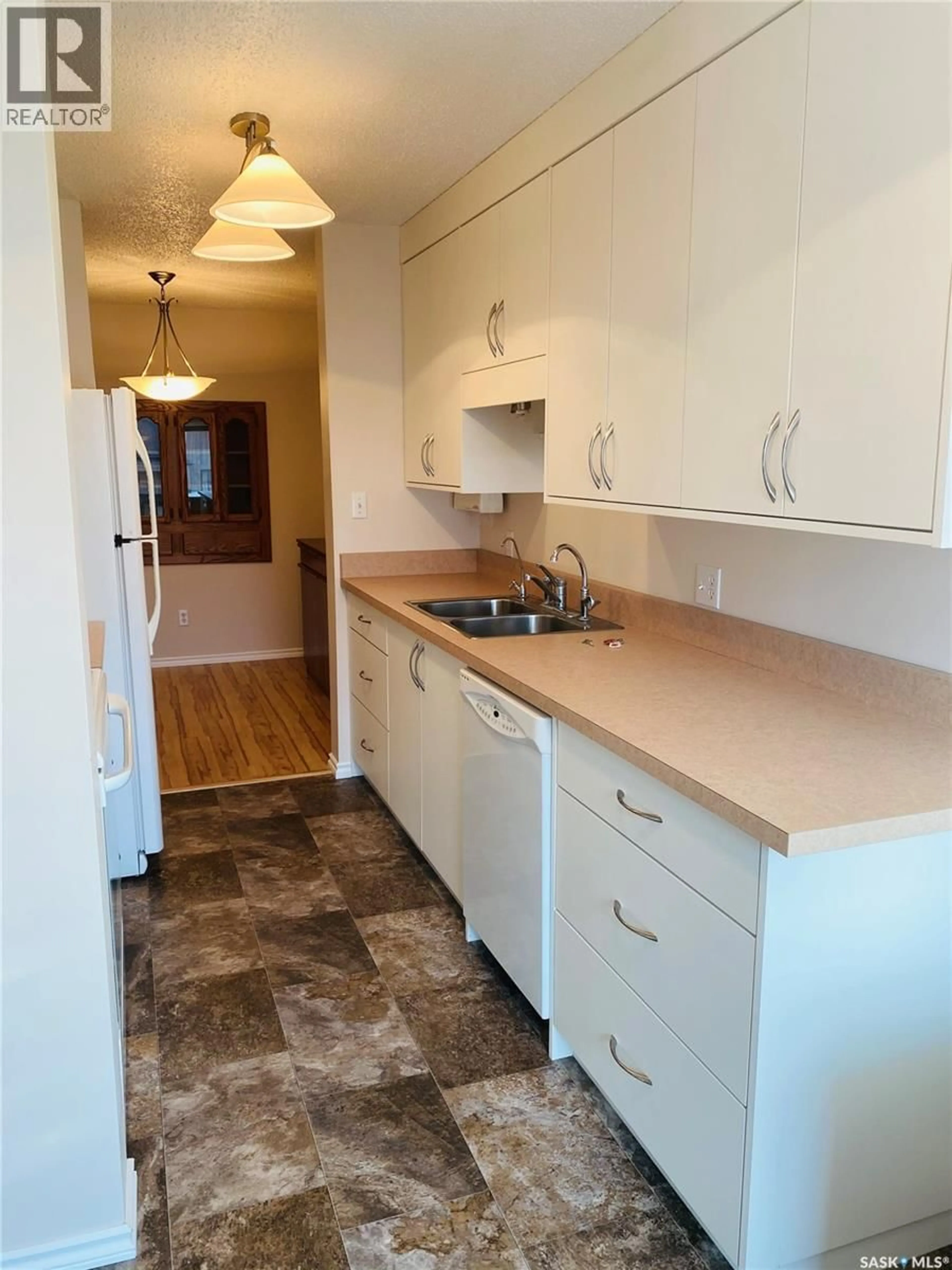 Standard kitchen, unknown for 7 111 FENSON CRESCENT, Yorkton Saskatchewan S3N3S4