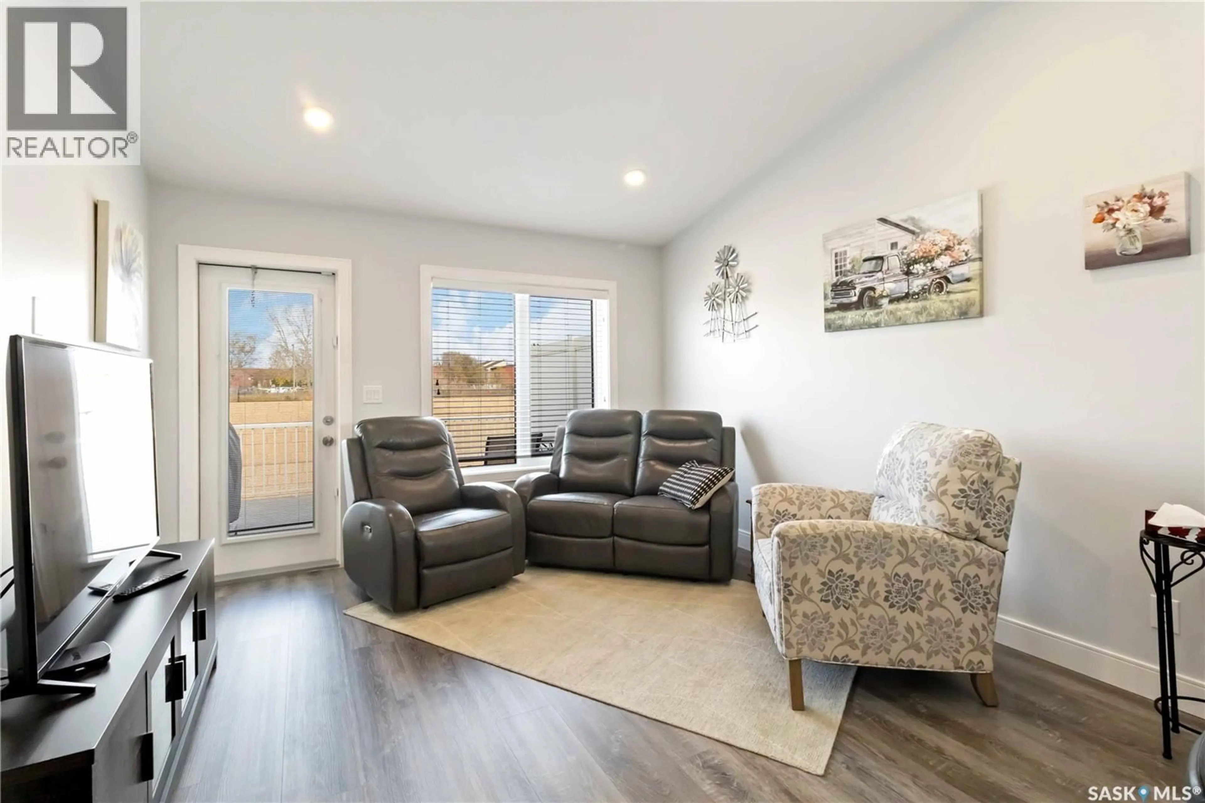 Living room with furniture, unknown for 14 3214 11TH STREET, Saskatoon Saskatchewan S7M5G3