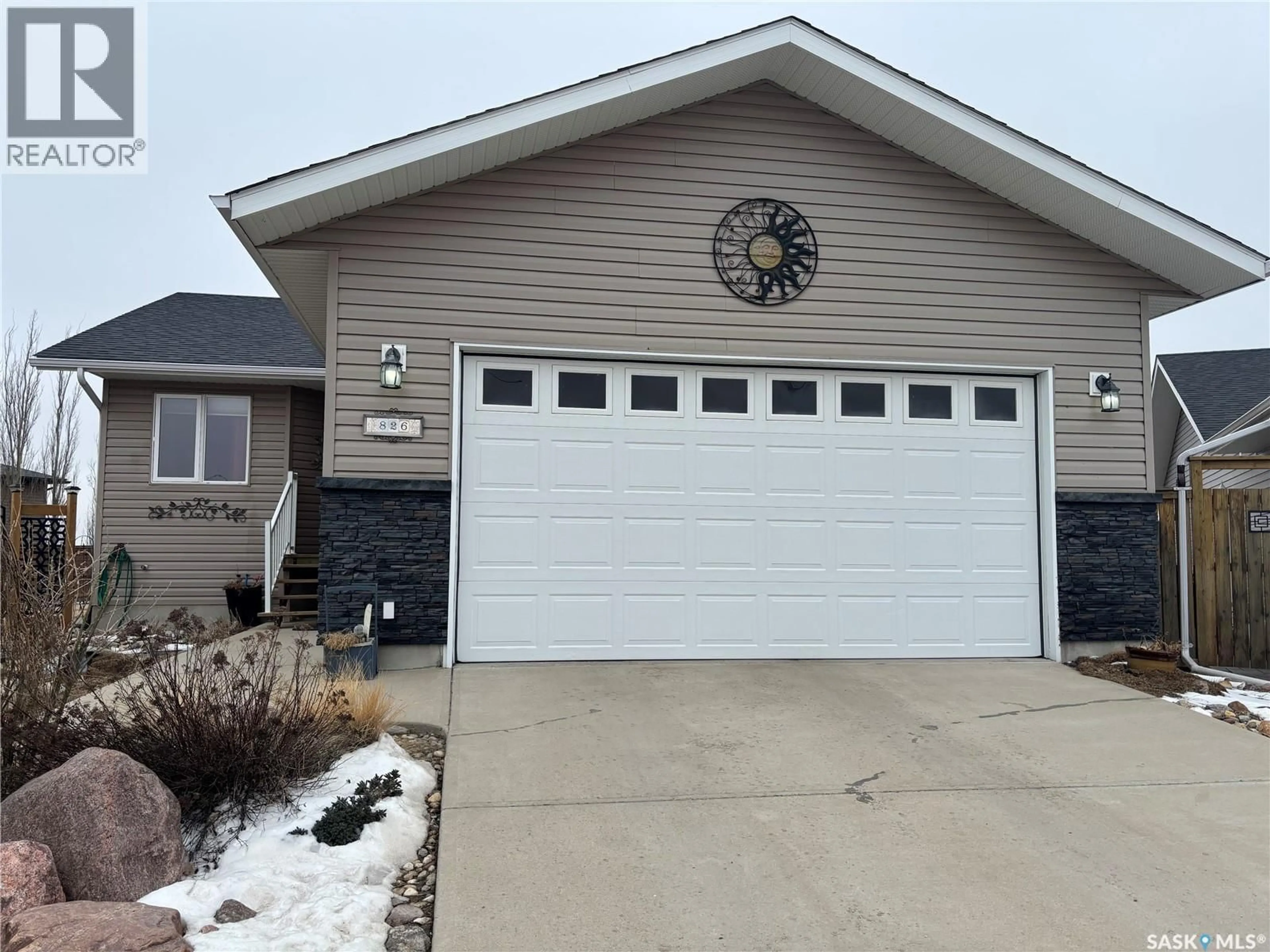 Indoor garage for 826 LOCHWOOD PLACE, Swift Current Saskatchewan S9H4W9