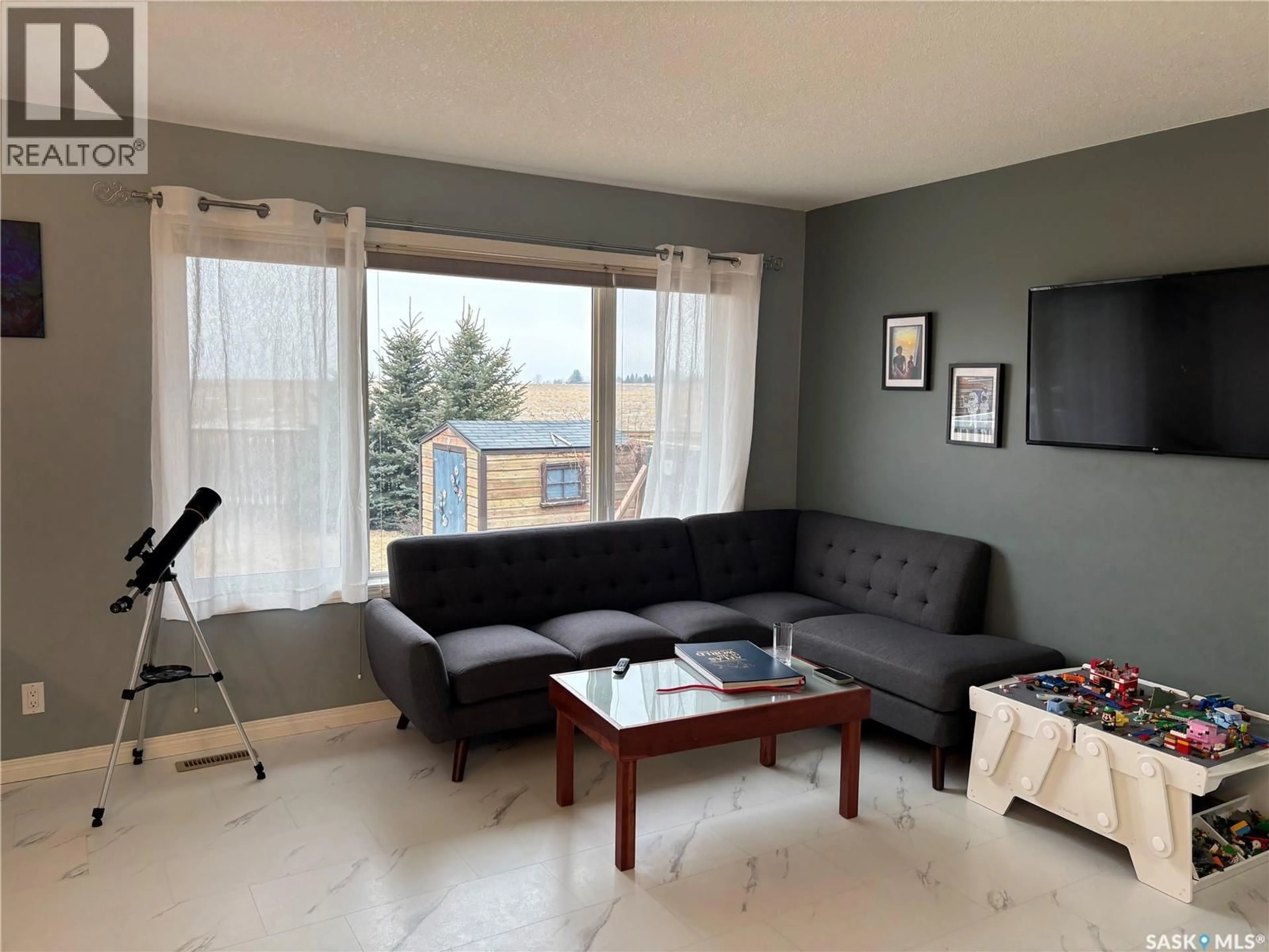 Living room with furniture, unknown for 826 LOCHWOOD PLACE, Swift Current Saskatchewan S9H4W9