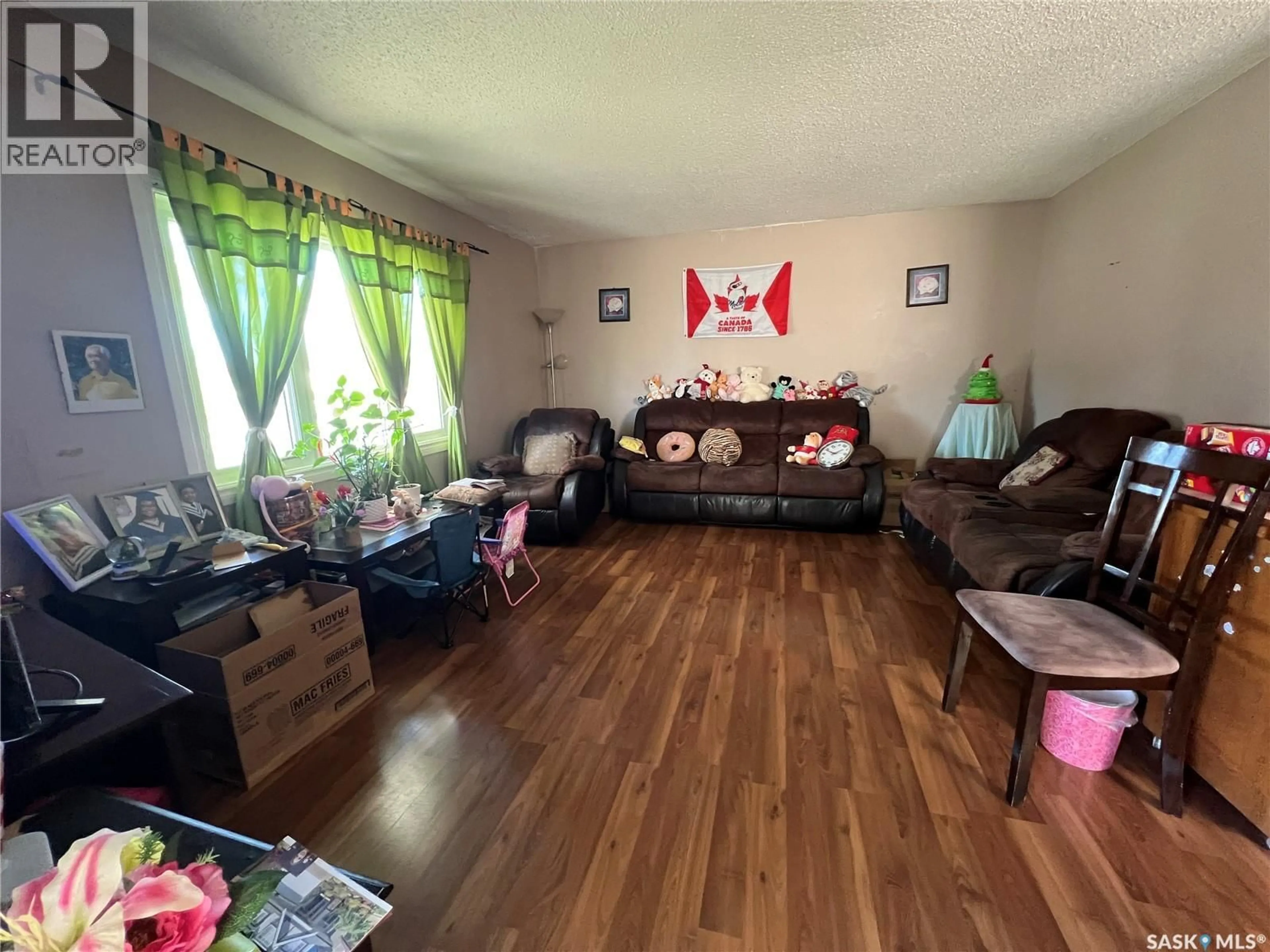 A pic of a room for 405 YORK STREET, Regina Saskatchewan S4R4W7