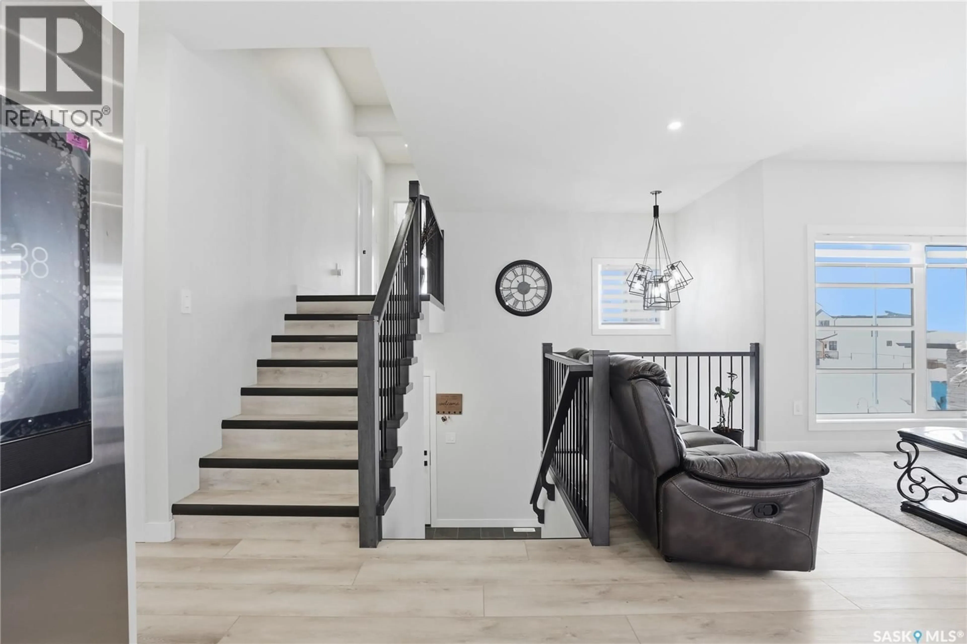 Stairs for 271 DZIADYK MANOR, Saskatoon Saskatchewan S7V1M5