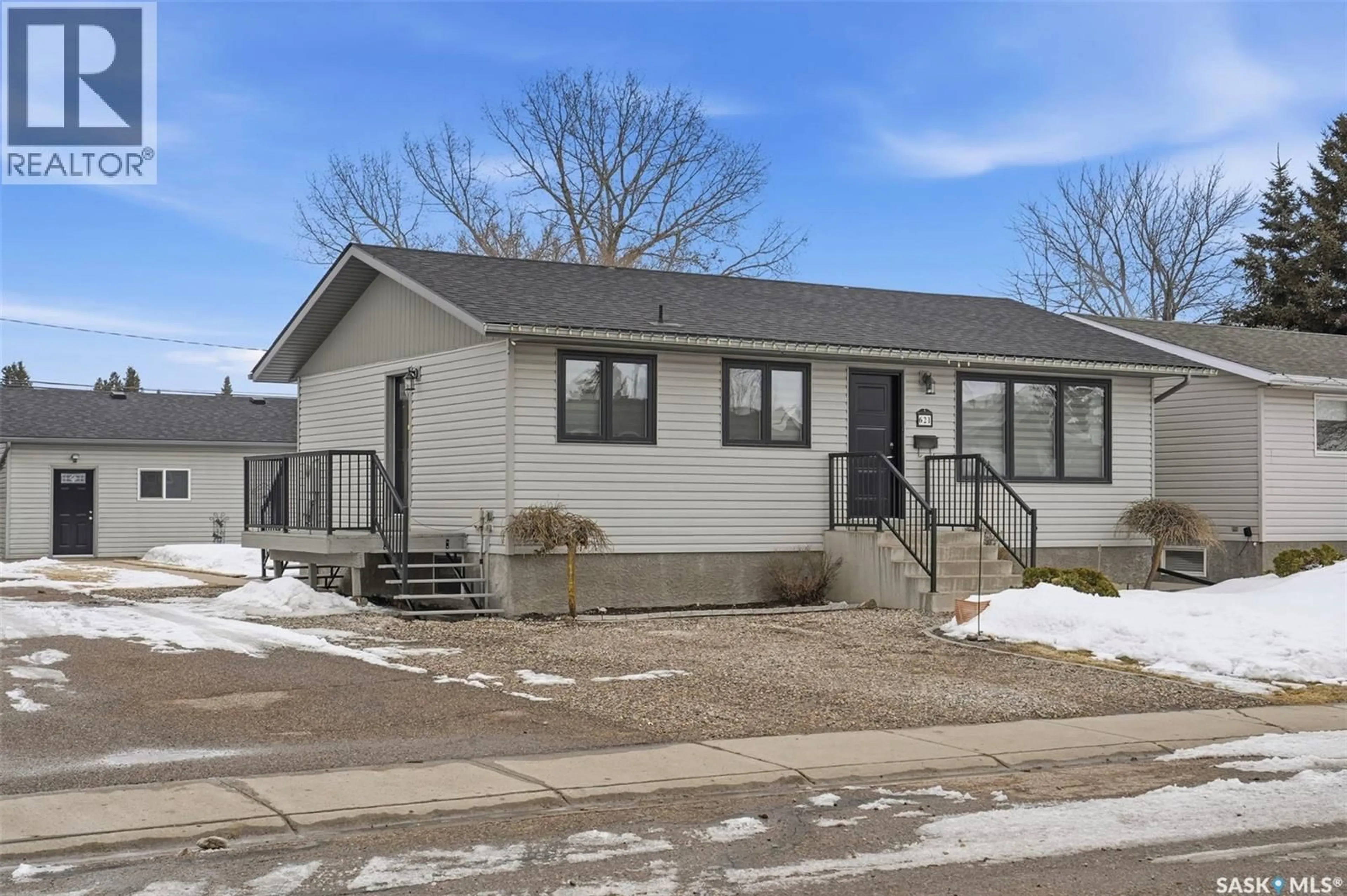 Home with vinyl exterior material, street for 621 2ND STREET, Martensville Saskatchewan S0K2T0
