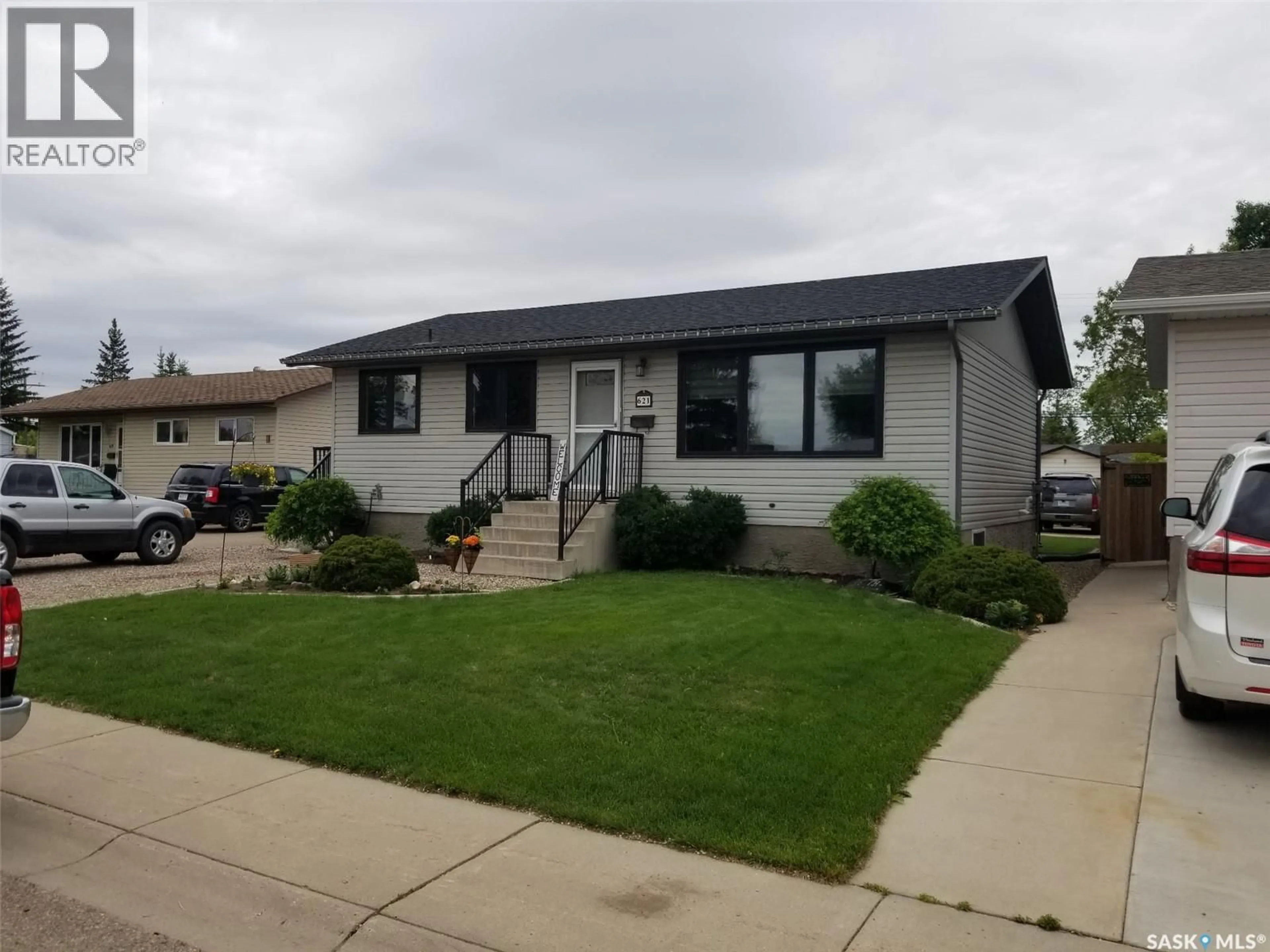 Home with vinyl exterior material, street for 621 2ND STREET, Martensville Saskatchewan S0K2T0