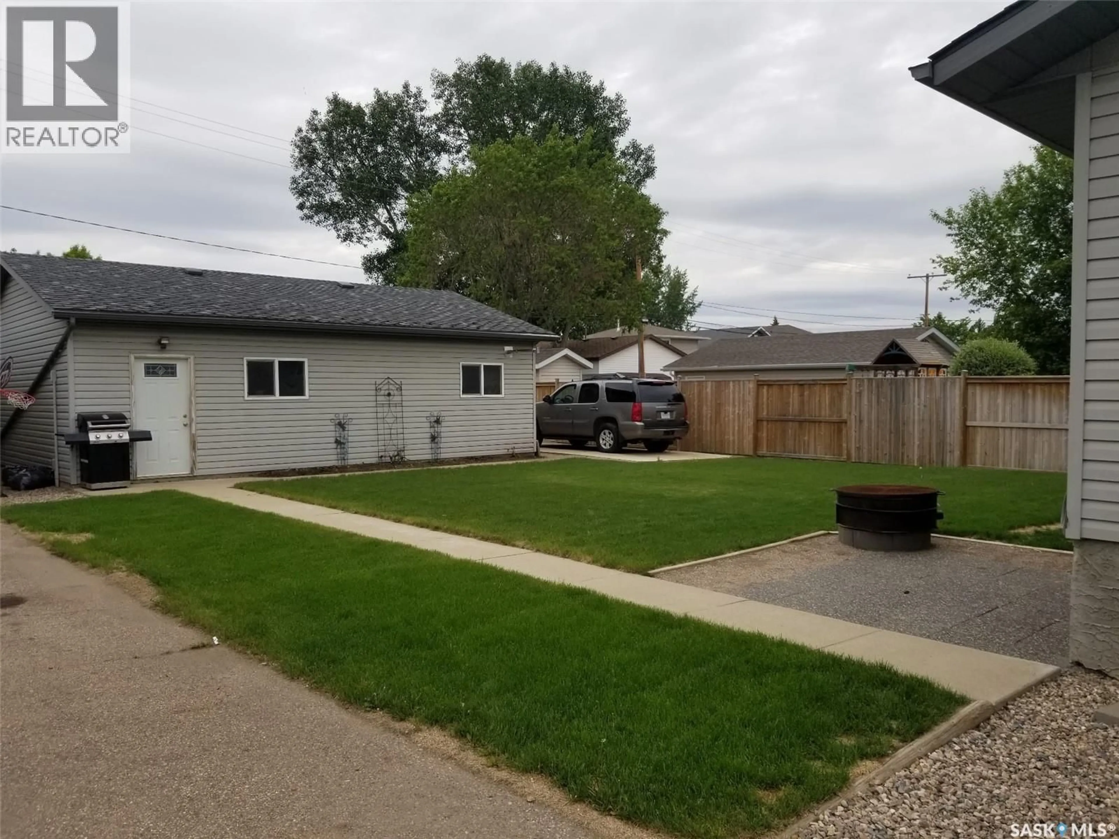 A pic from outside/outdoor area/front of a property/back of a property/a pic from drone, street for 621 2ND STREET, Martensville Saskatchewan S0K2T0