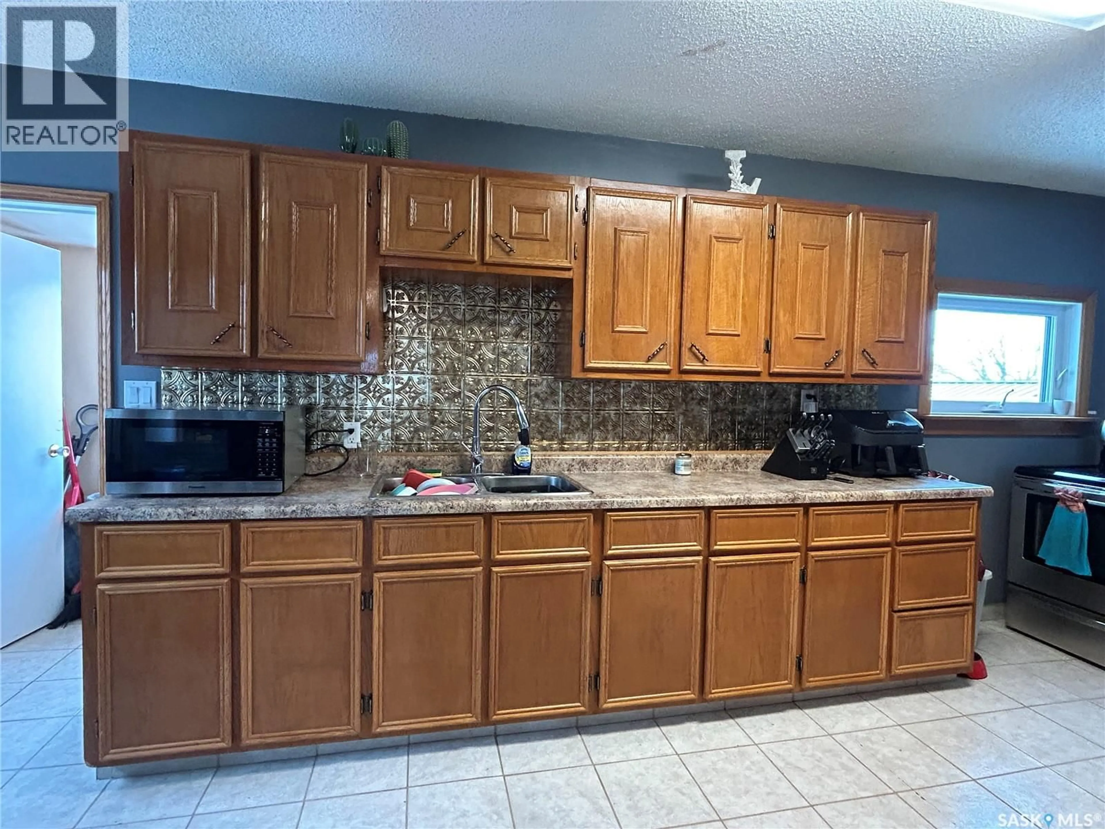 Standard kitchen, ceramic/tile floor for 810 2ND STREET, Estevan Saskatchewan S4A0L2