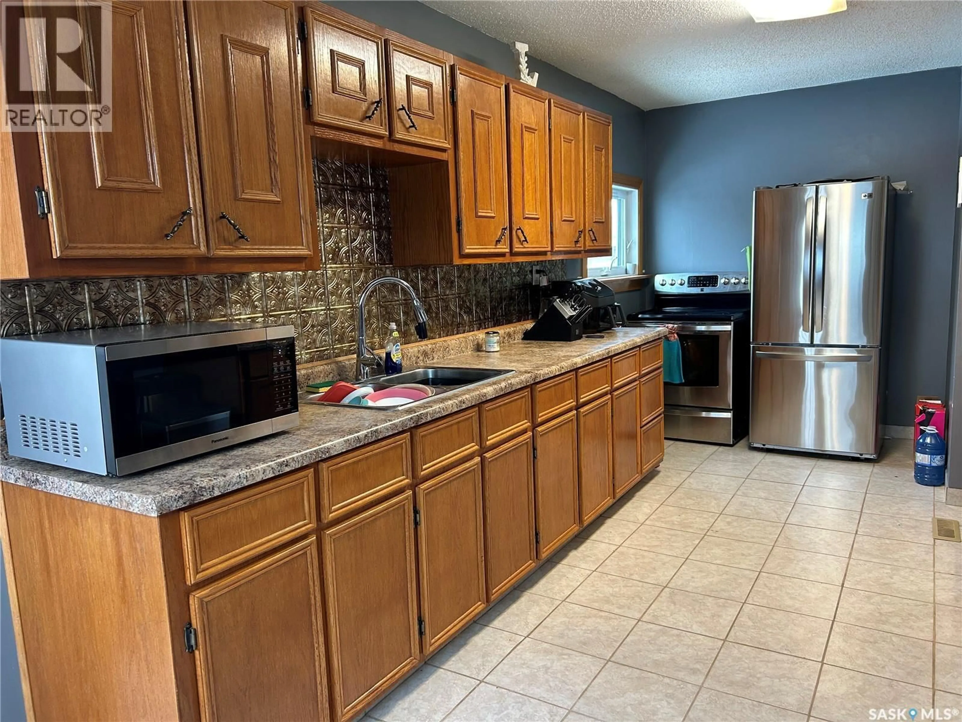 Standard kitchen, ceramic/tile floor for 810 2ND STREET, Estevan Saskatchewan S4A0L2
