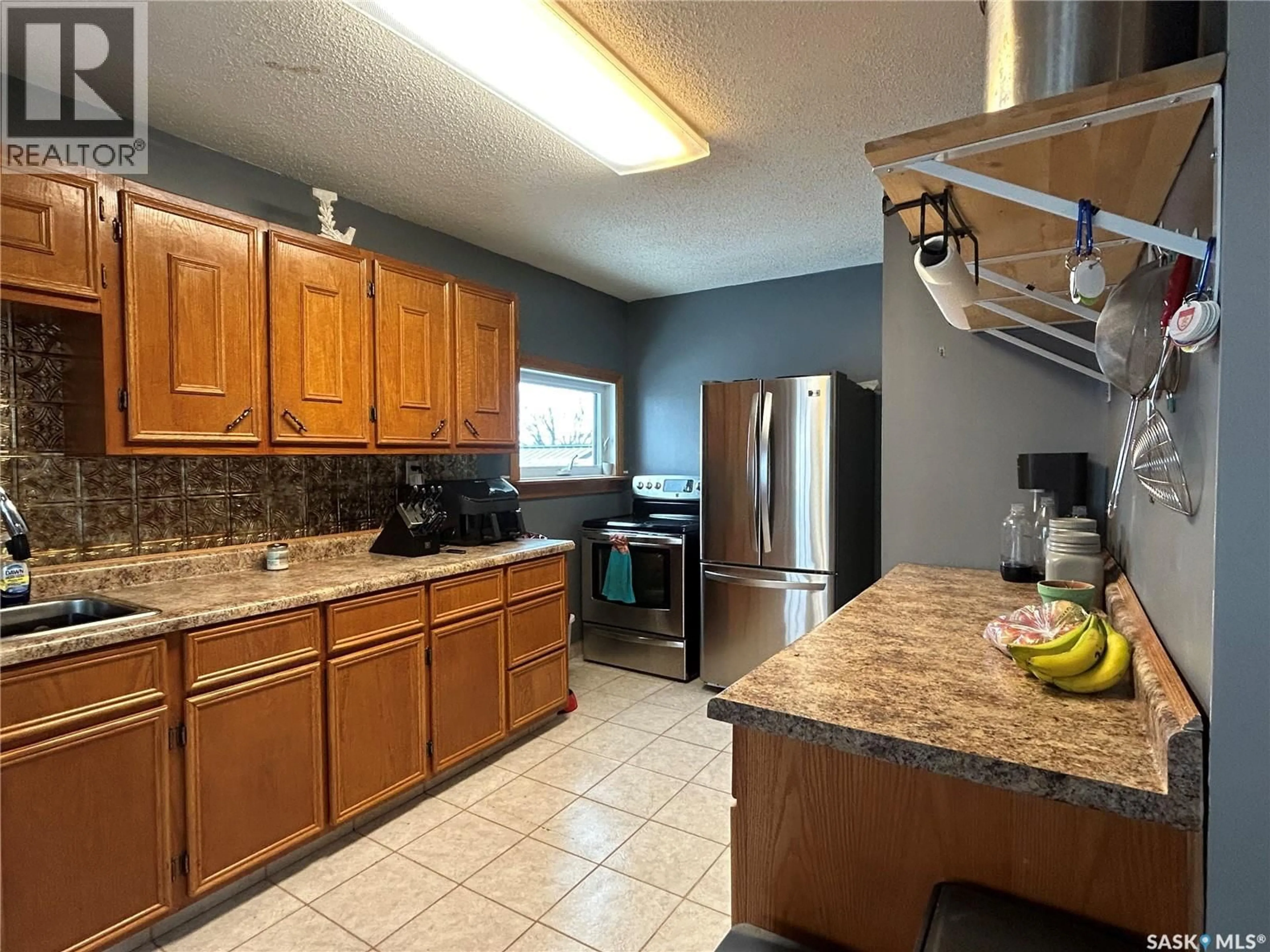 Standard kitchen, ceramic/tile floor for 810 2ND STREET, Estevan Saskatchewan S4A0L2