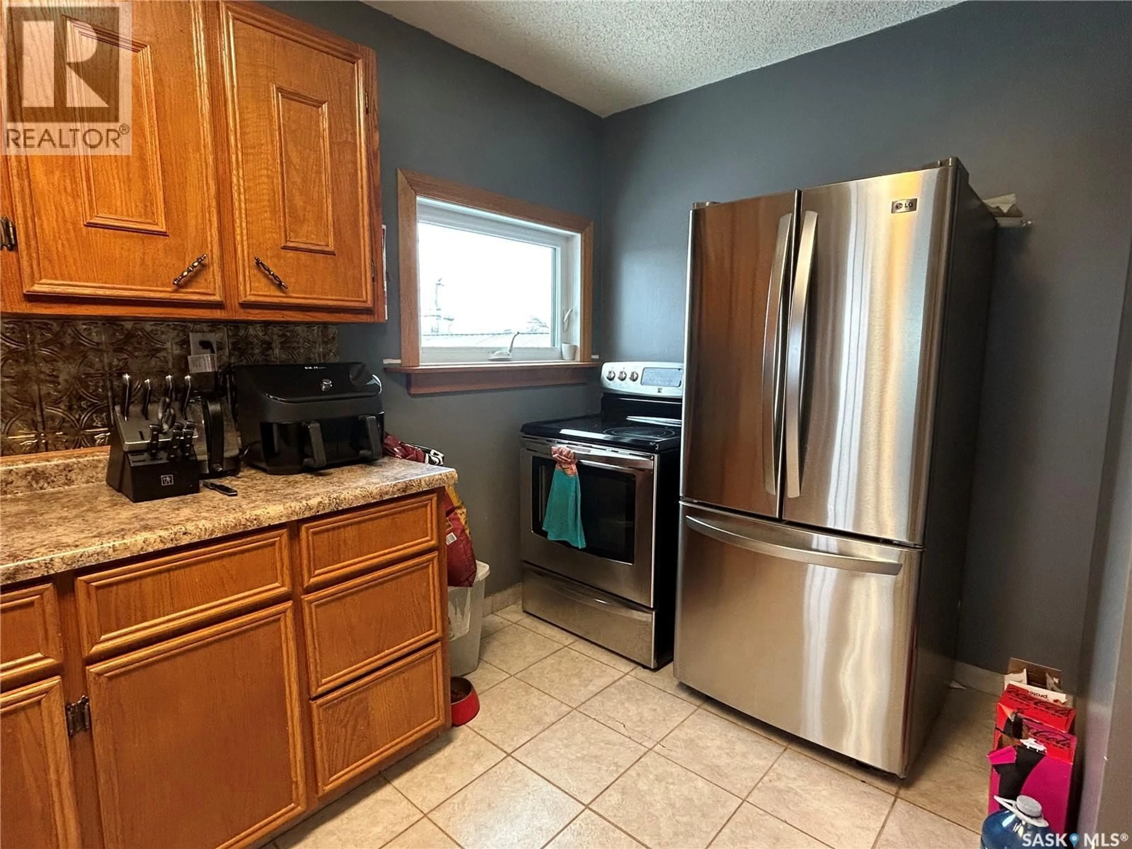 Standard kitchen, unknown for 810 2ND STREET, Estevan Saskatchewan S4A0L2