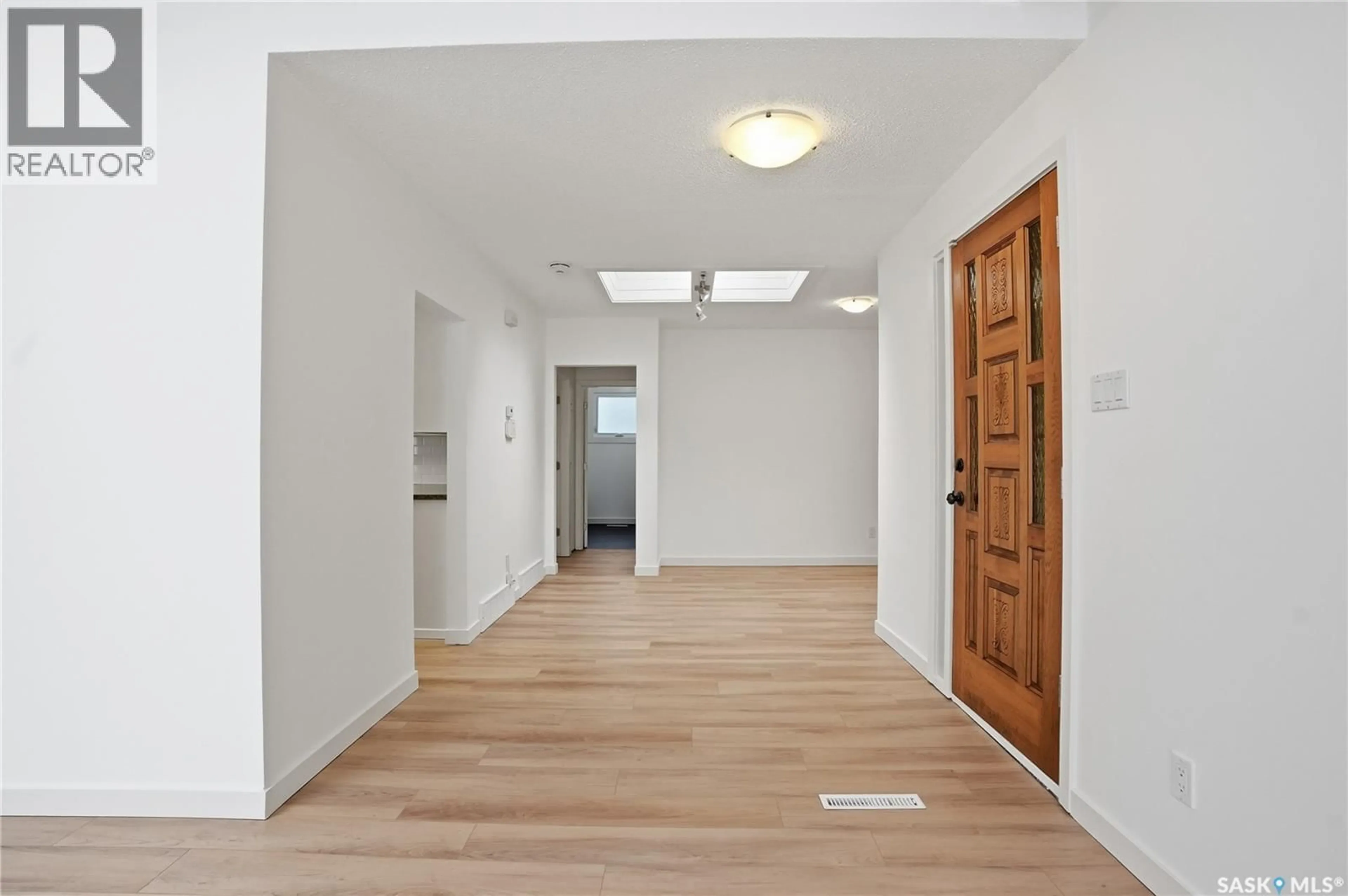 Indoor entryway for 1606 ARLINGTON AVENUE, Saskatoon Saskatchewan S7H2Y5