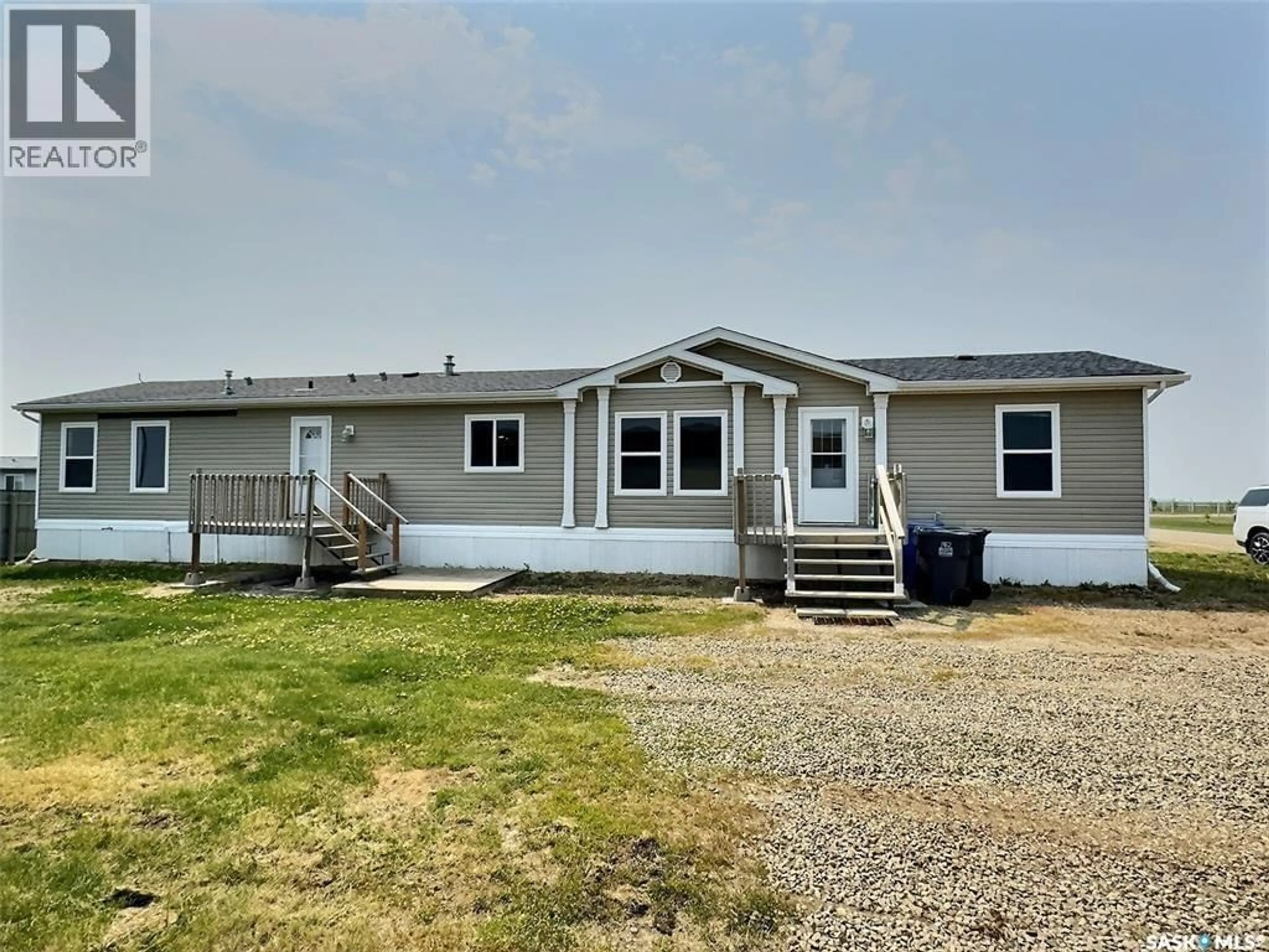 Home with vinyl exterior material, unknown for 92 FOORD CRESCENT, Macoun Saskatchewan S0C1P0