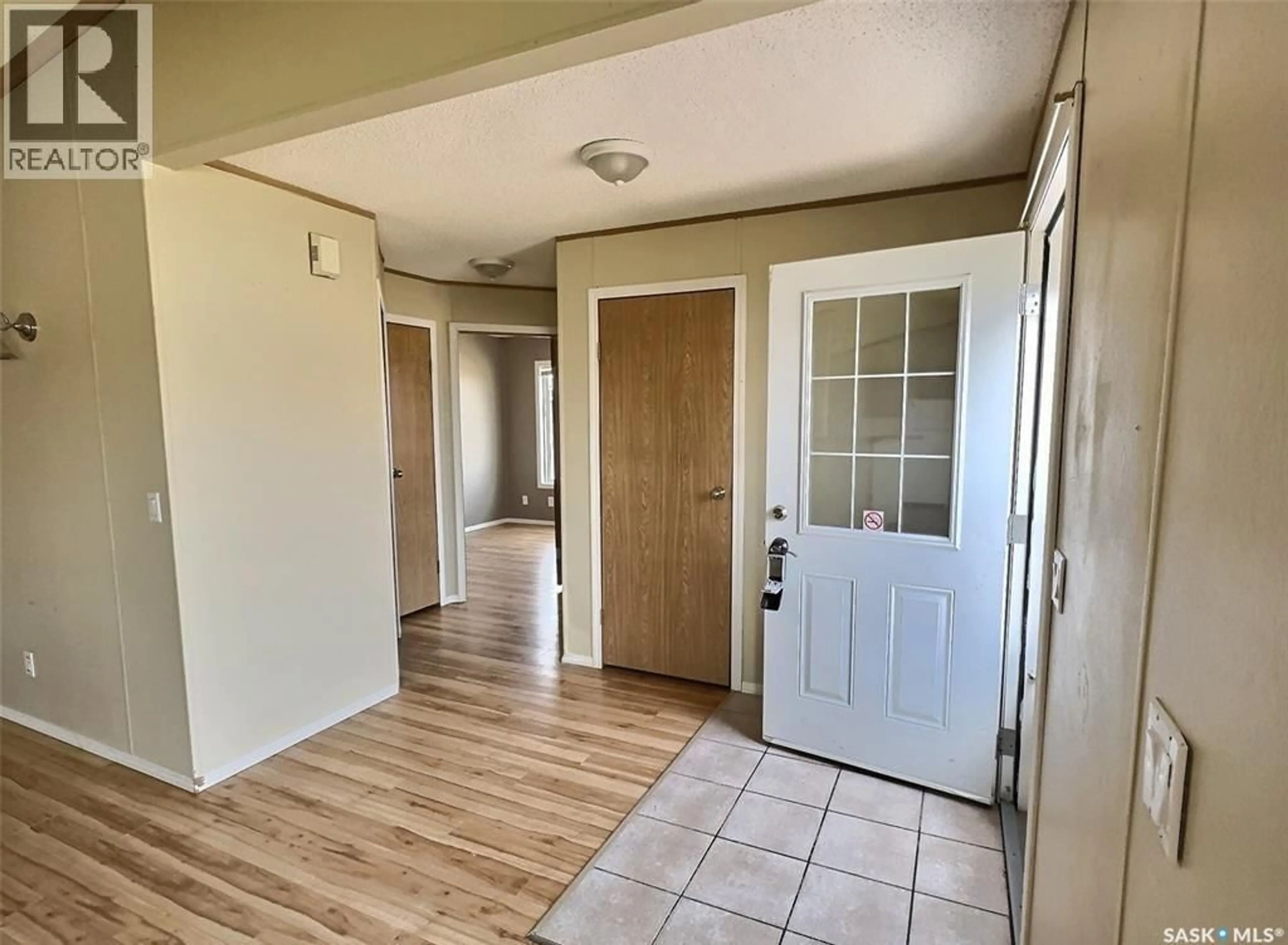 Indoor entryway for 92 FOORD CRESCENT, Macoun Saskatchewan S0C1P0