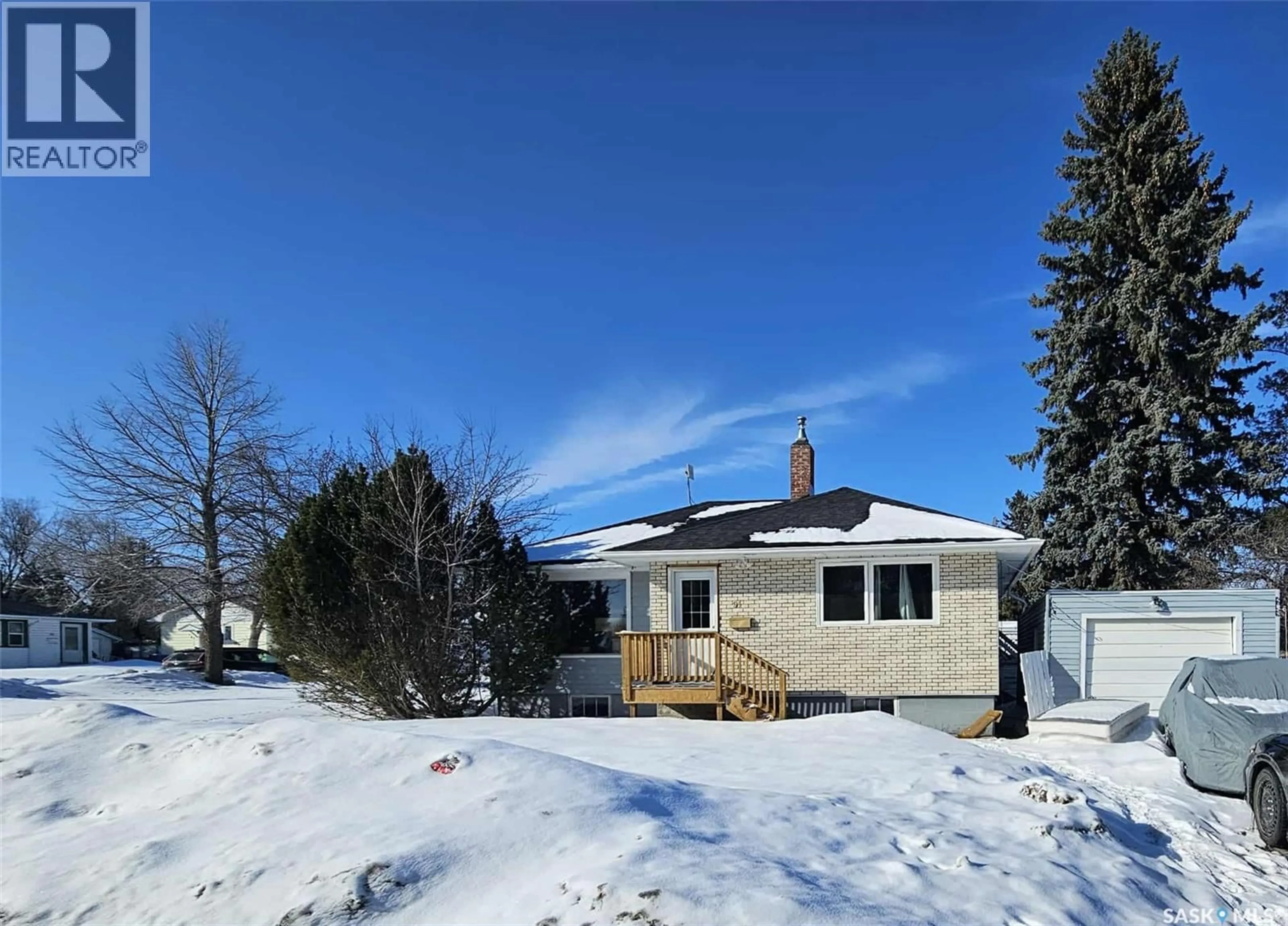A pic from outside/outdoor area/front of a property/back of a property/a pic from drone, street for 91 FRANKLIN AVENUE, Yorkton Saskatchewan S3N2G3