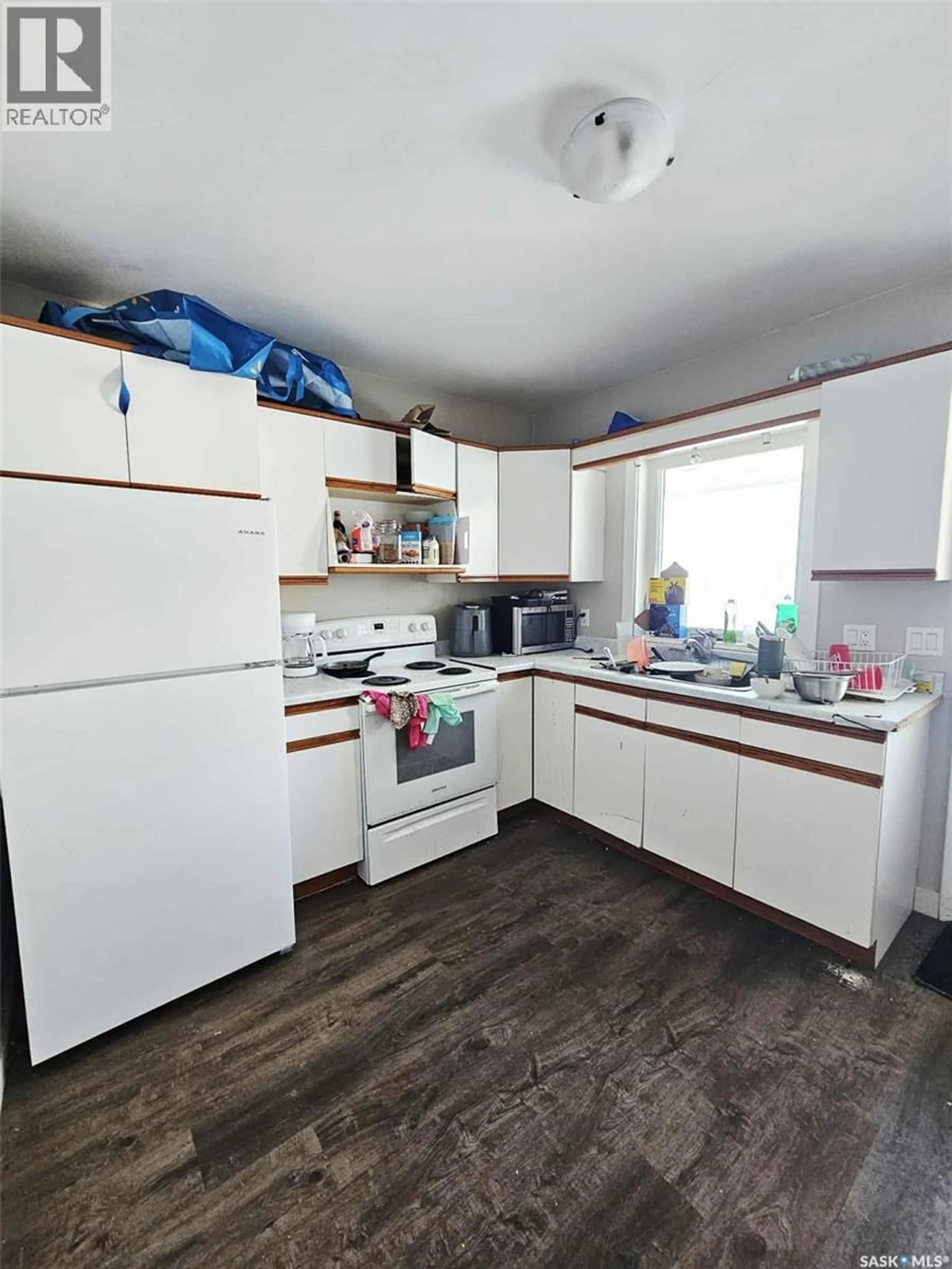 Standard kitchen, wood/laminate floor for 91 FRANKLIN AVENUE, Yorkton Saskatchewan S3N2G3