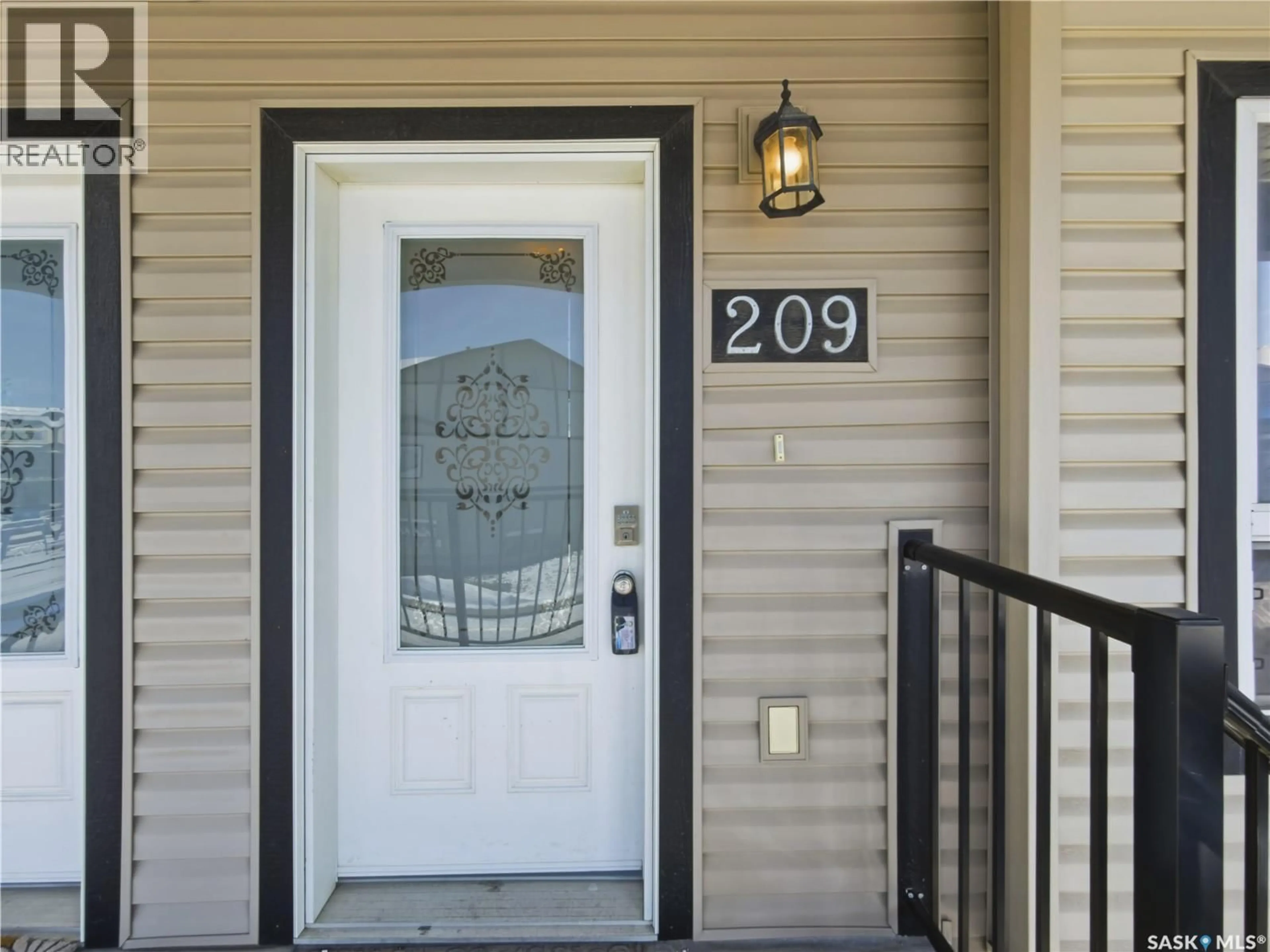 Indoor entryway for 209 - 3818 DEWDNEY AVENUE, Regina Saskatchewan S4Z0A6