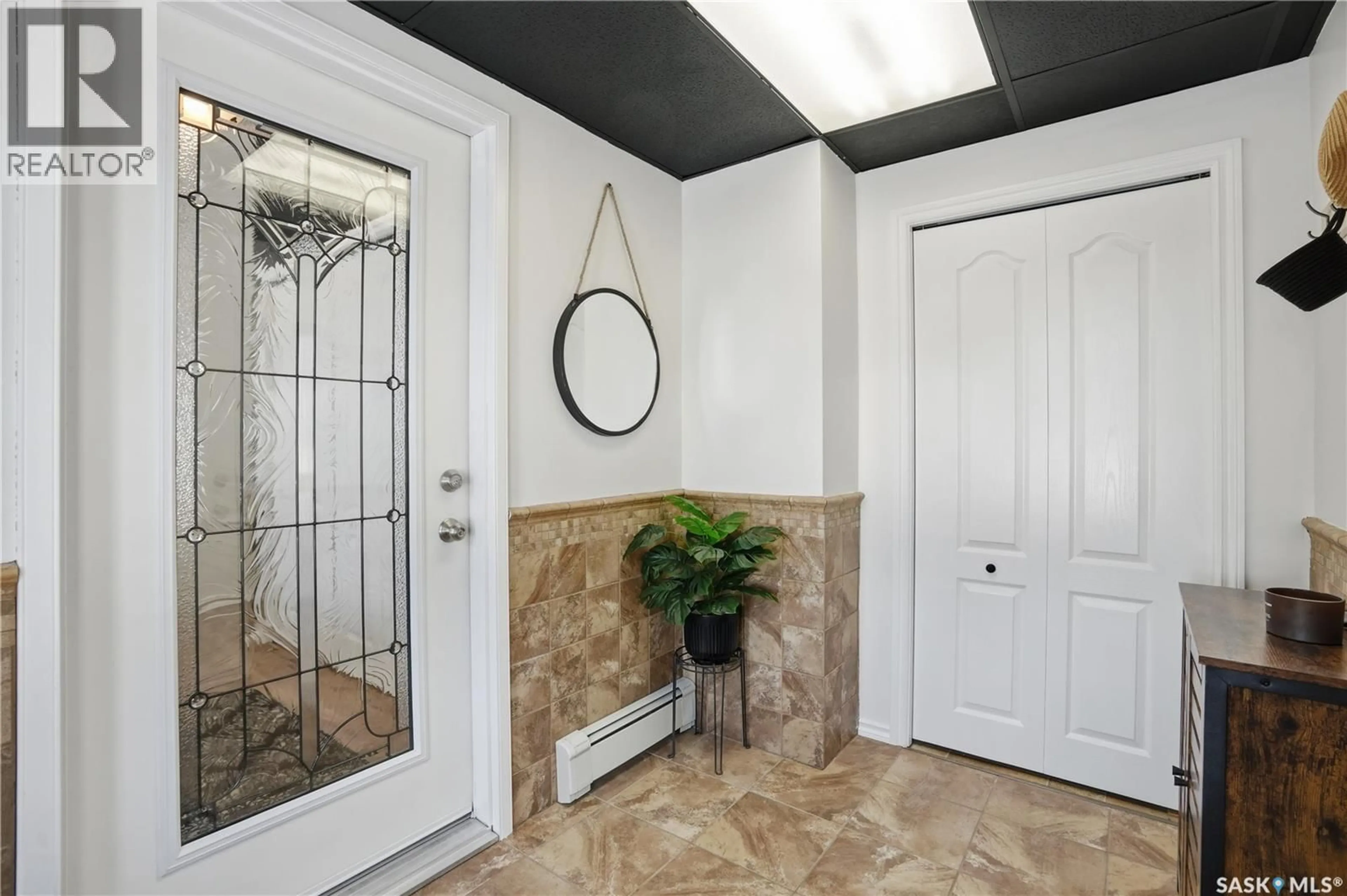 Indoor entryway for 1643 GENERAL CRESCENT, Moose Jaw Saskatchewan S6H6M2