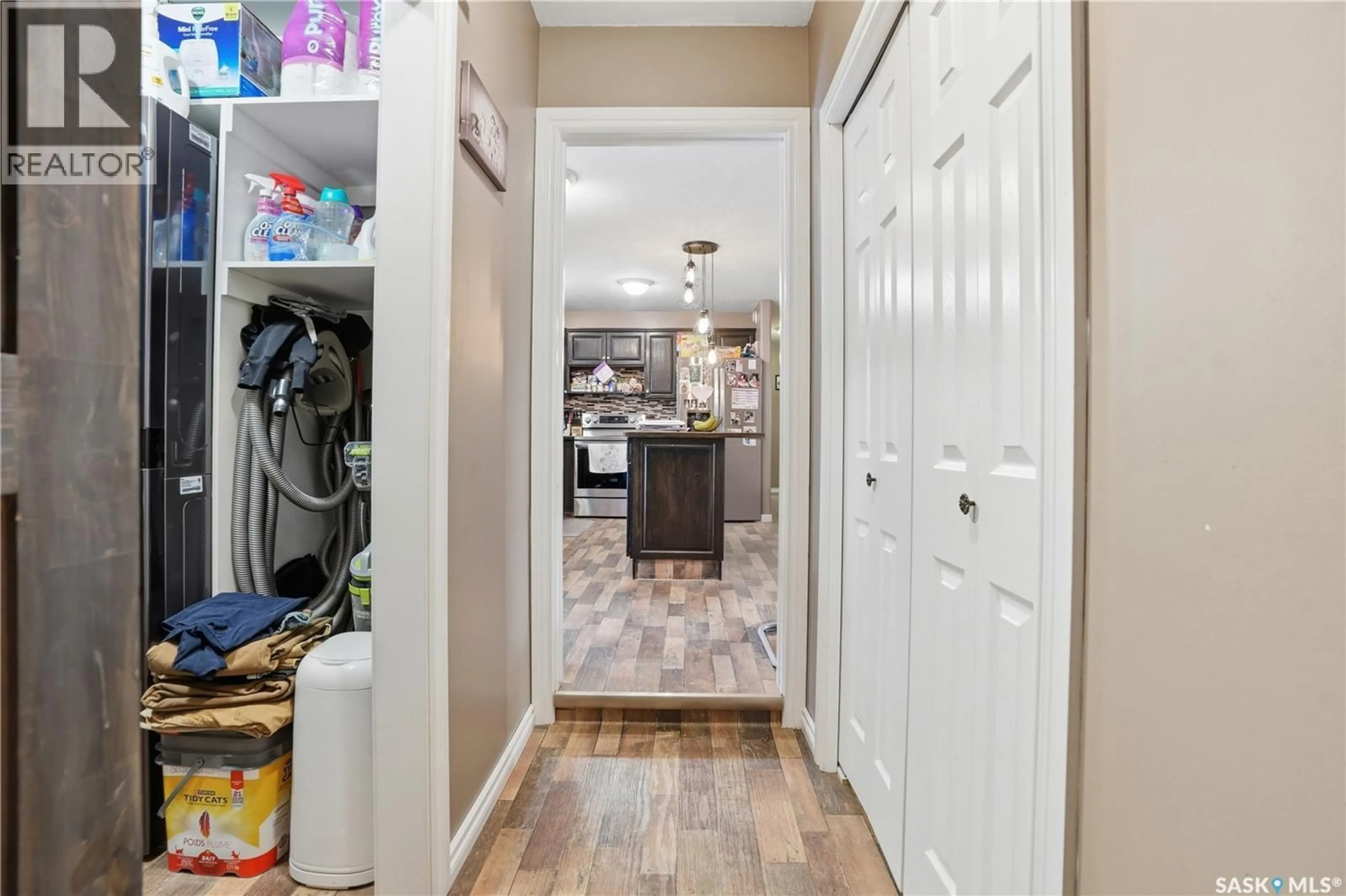 Indoor entryway for 1068 ATHABASCA STREET, Moose Jaw Saskatchewan S6H2E6