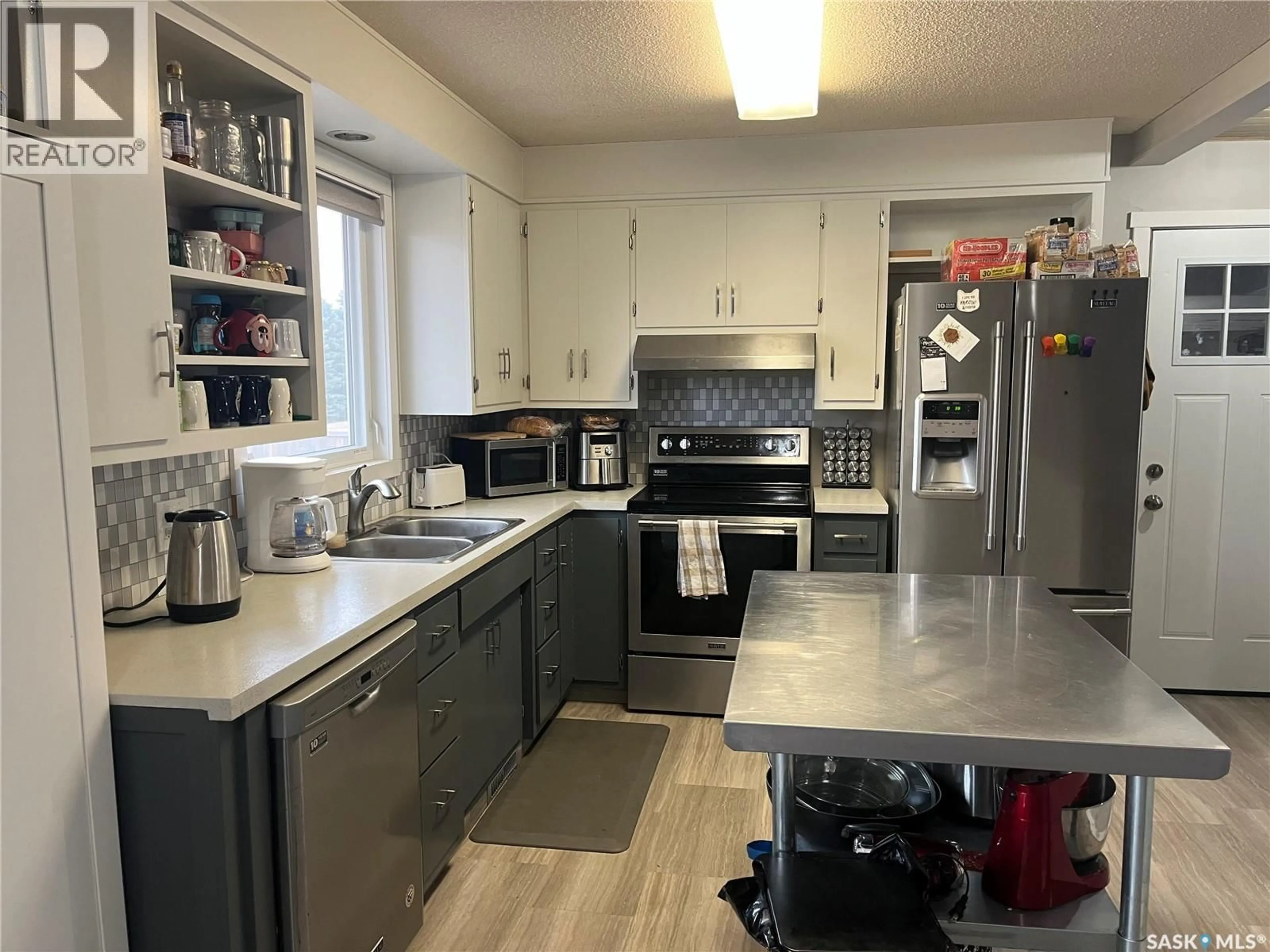 Open concept kitchen, unknown for 333 7TH STREET, Alameda Saskatchewan S0C0A0