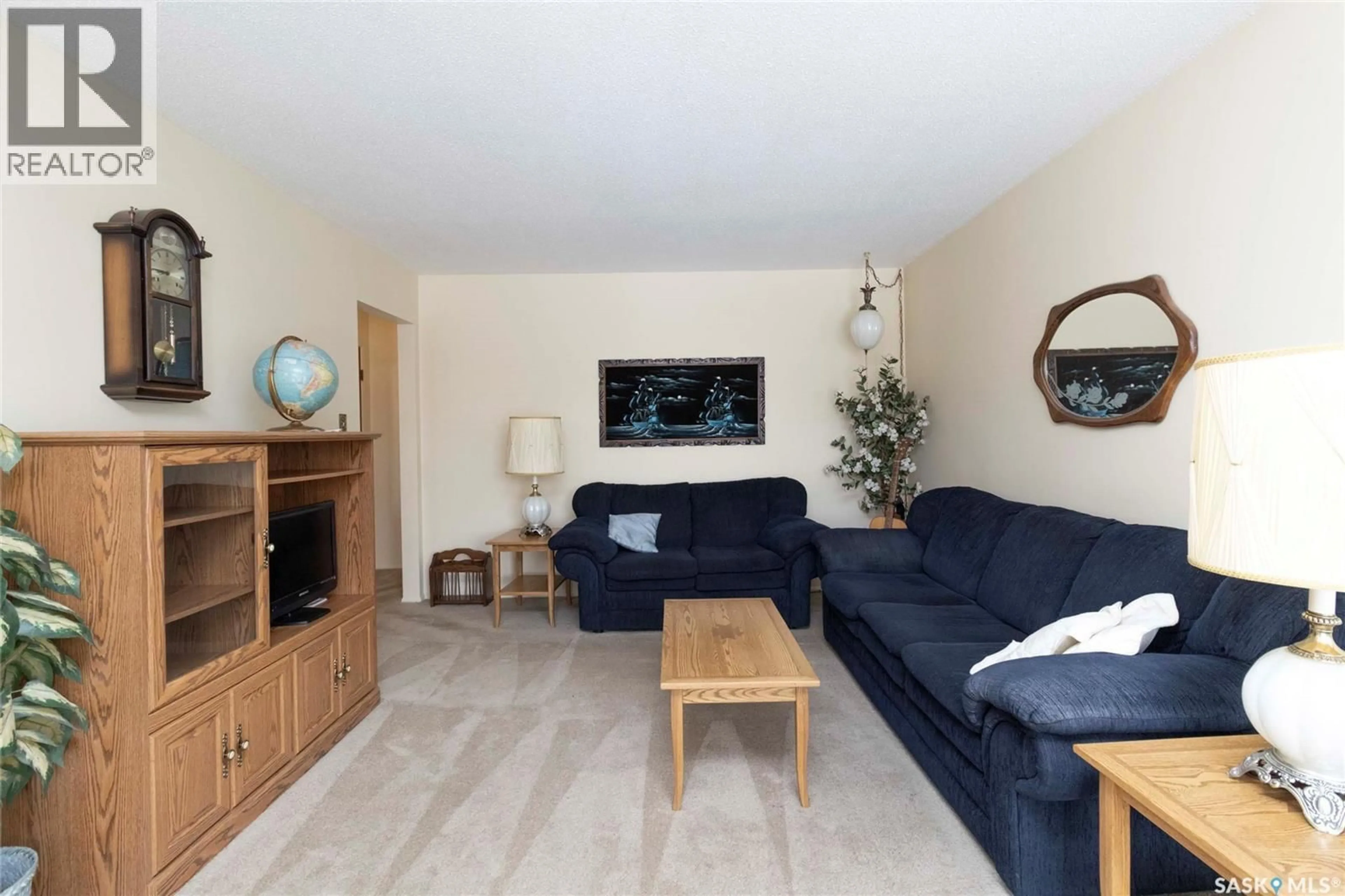 Living room with furniture, wood/laminate floor for 24 ANDERSON CRESCENT, Saskatoon Saskatchewan S7H3Z8