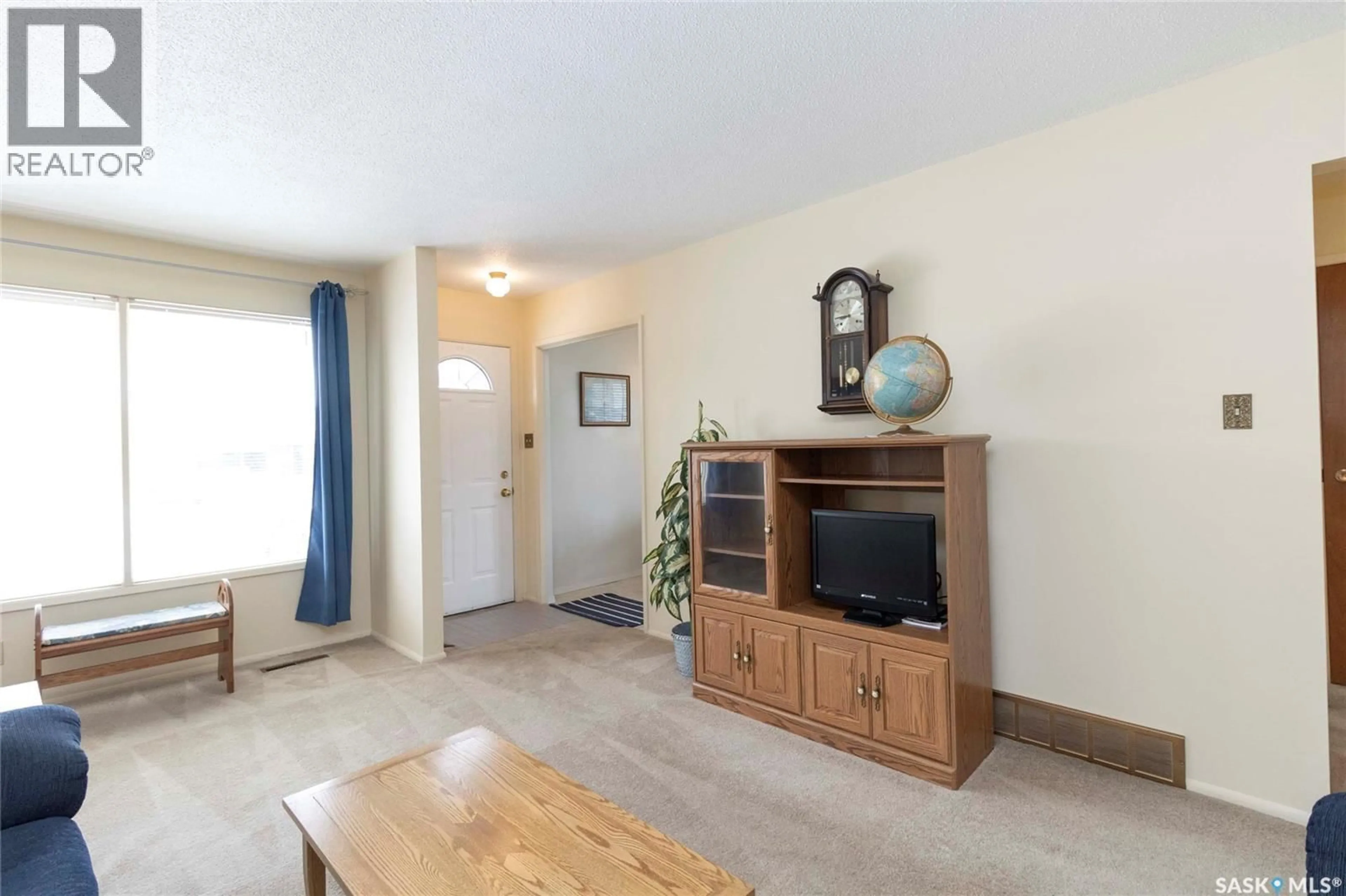 Living room with furniture, unknown for 24 ANDERSON CRESCENT, Saskatoon Saskatchewan S7H3Z8