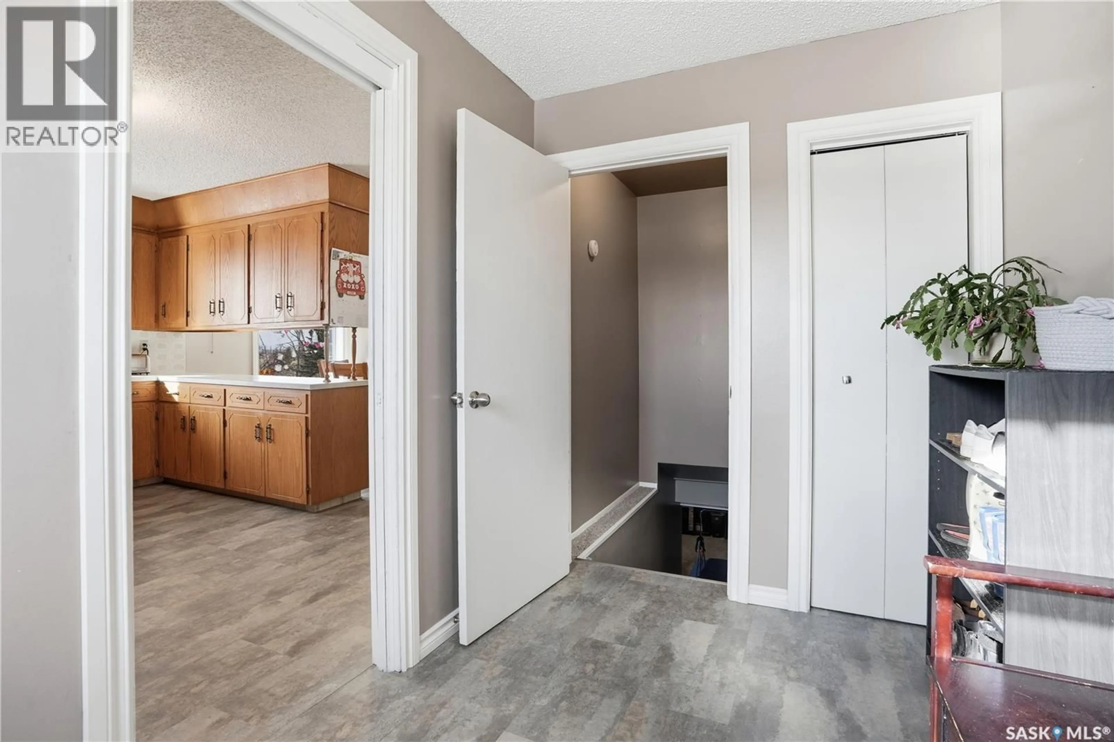 Indoor entryway for HALLBORG ACREAGE, Chaplin Rm No. 164 Saskatchewan S0H0V0