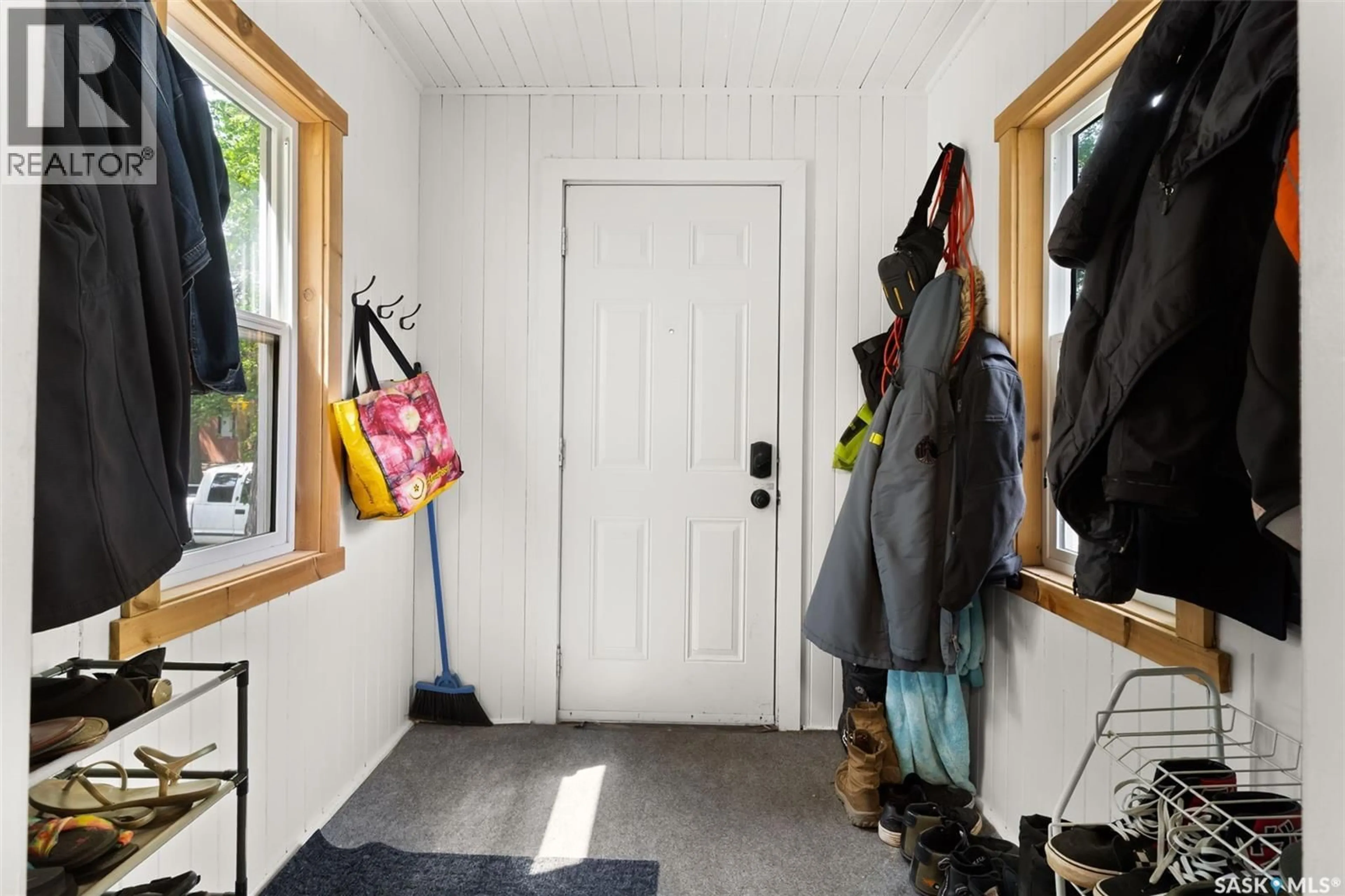 Indoor entryway for 1941 MONTAGUE STREET, Regina Saskatchewan S4T3J6