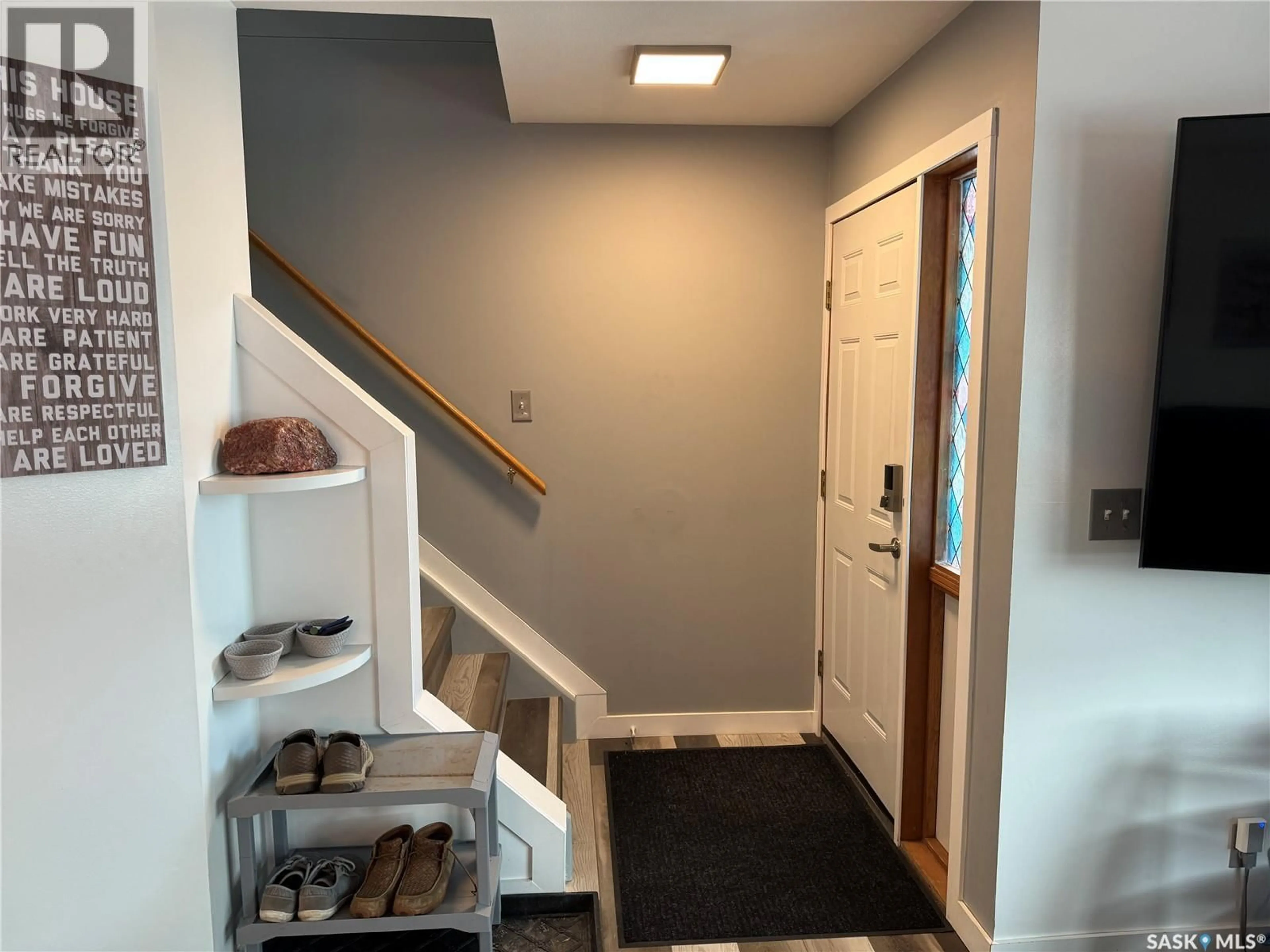 Indoor entryway for 132 BARBER CRESCENT, Saskatoon Saskatchewan S7M5M7