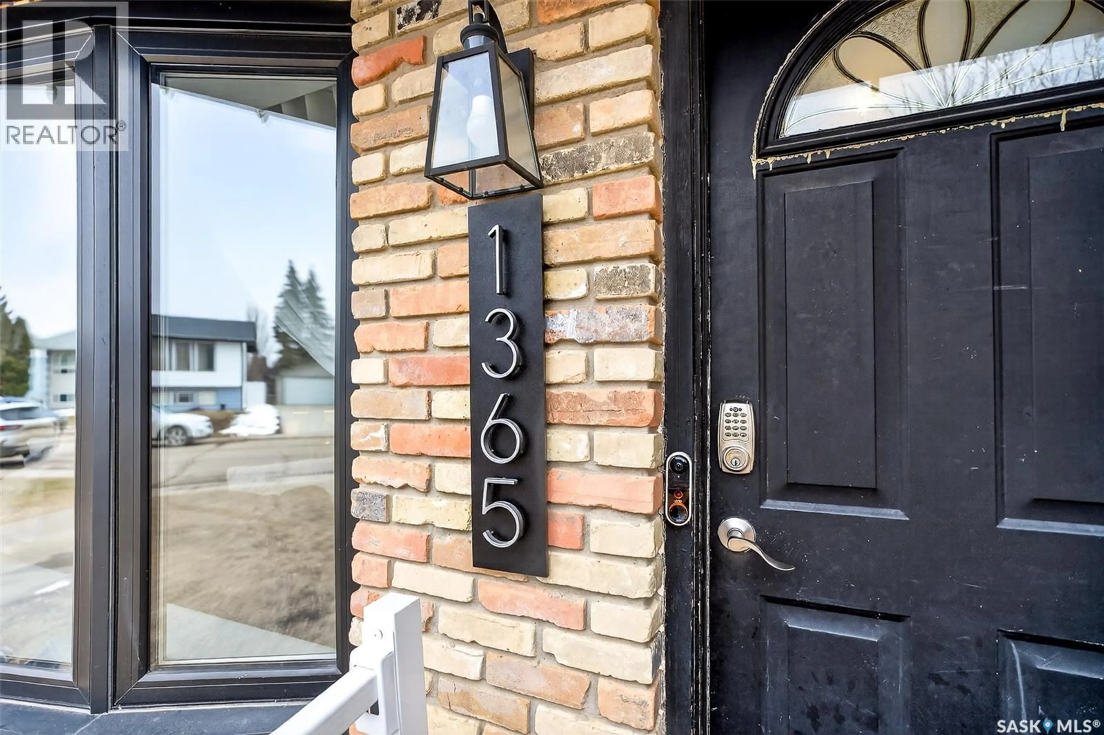 Indoor entryway for 1365 PRINCE CRESCENT, Moose Jaw Saskatchewan S6H6E6