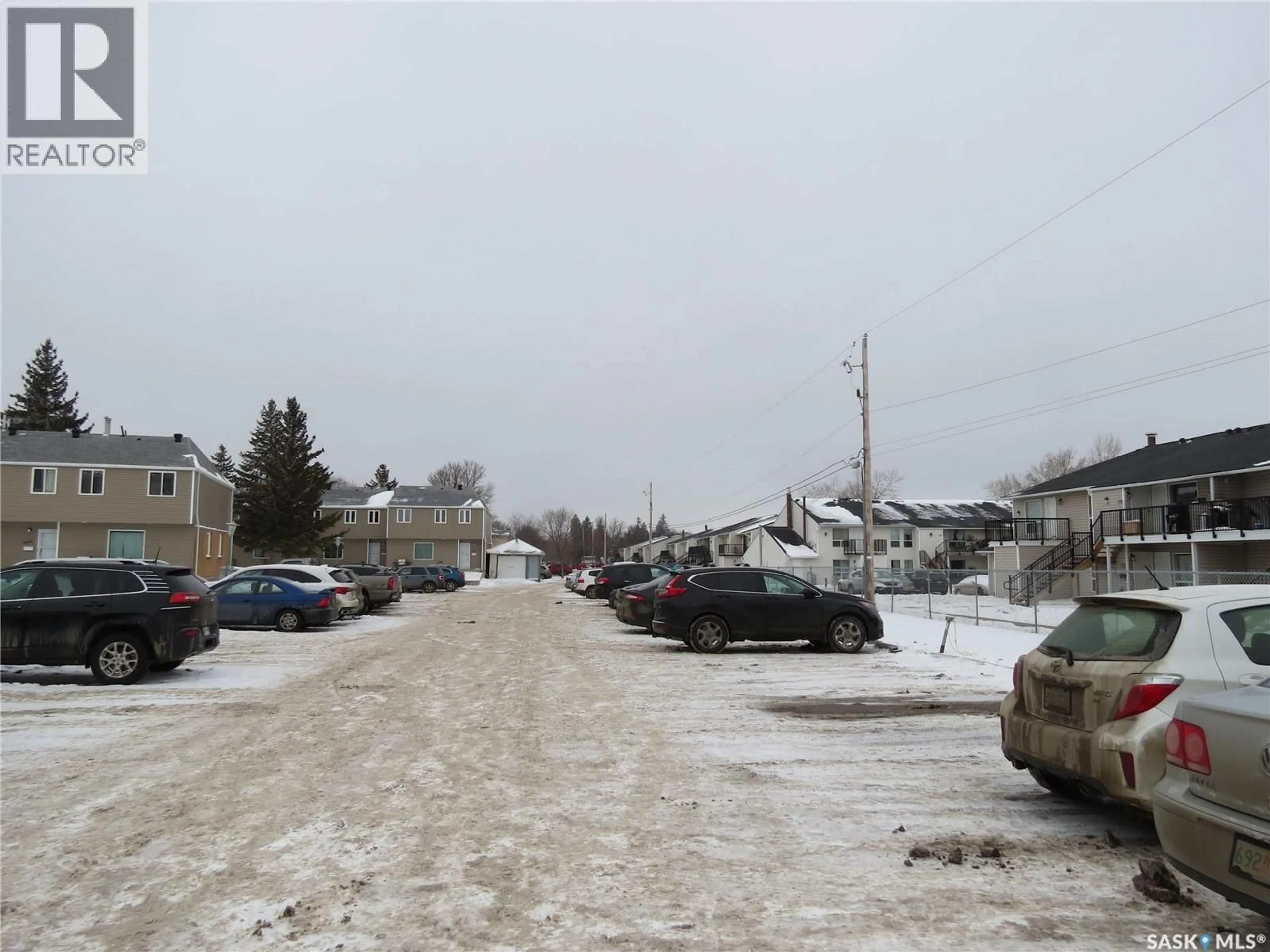 Parking for 3926 CASTLE ROAD, Regina Saskatchewan S4S6A4