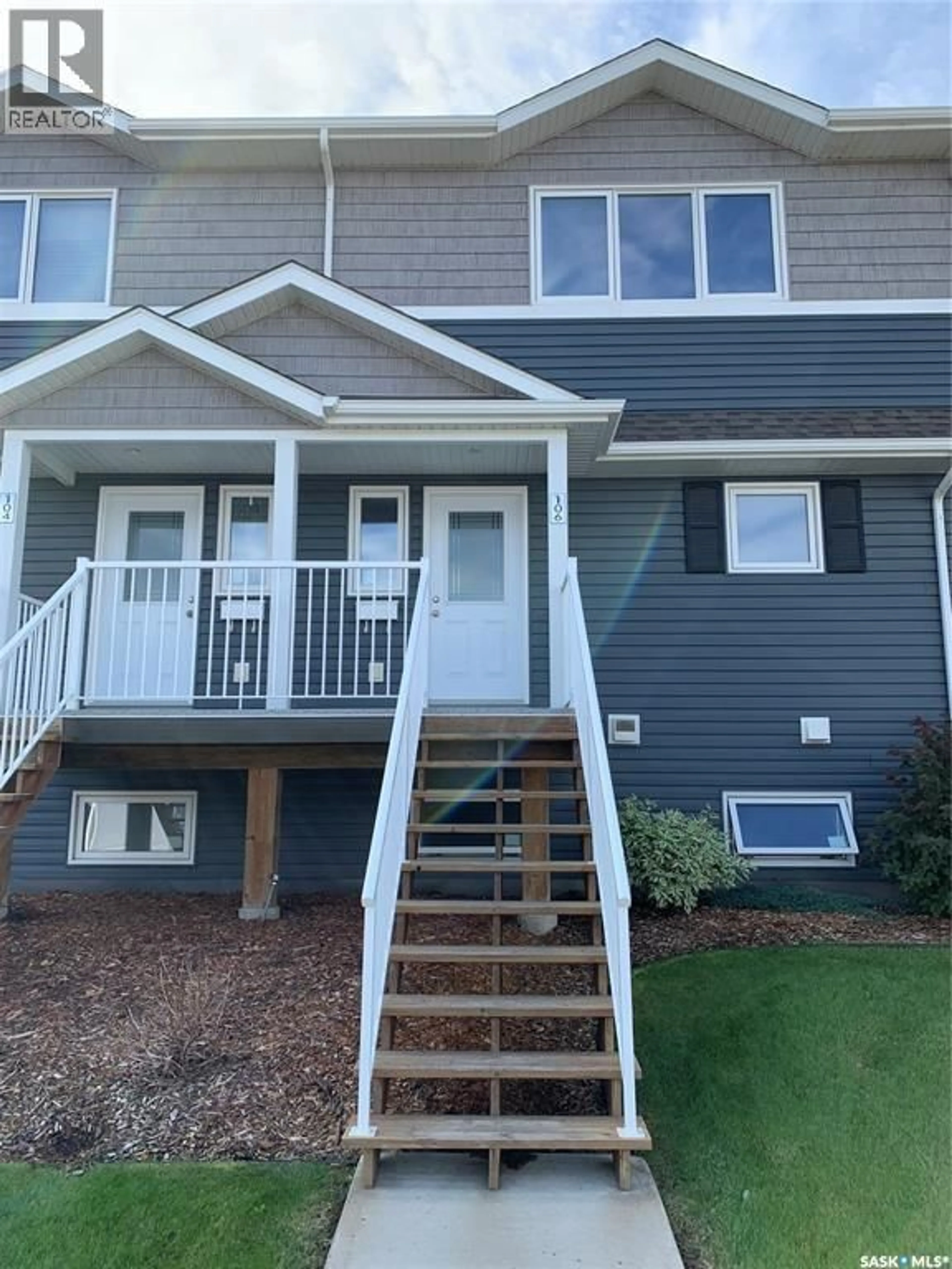 Home with vinyl exterior material, street for 106 - 275 PRINGLE LANE, Saskatoon Saskatchewan S7T0T5